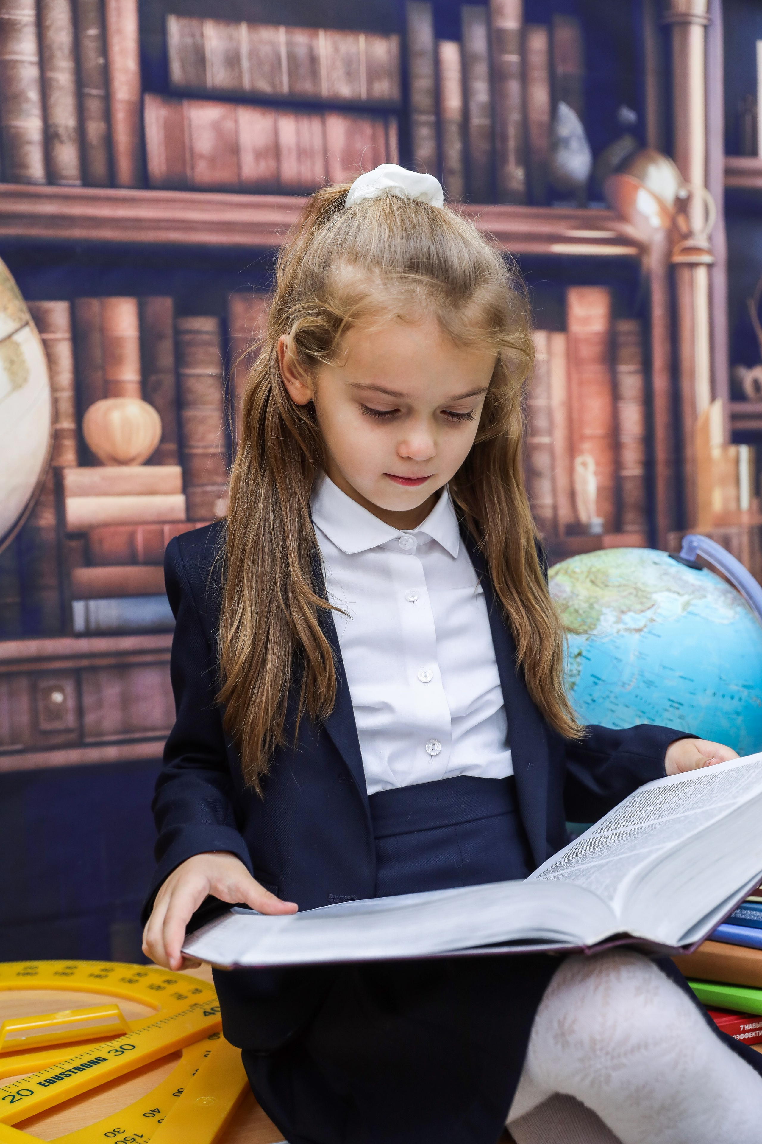 ЛИЦЕЙ ИСТЭК. Photographer Viktoriya Markushina «My world throug»