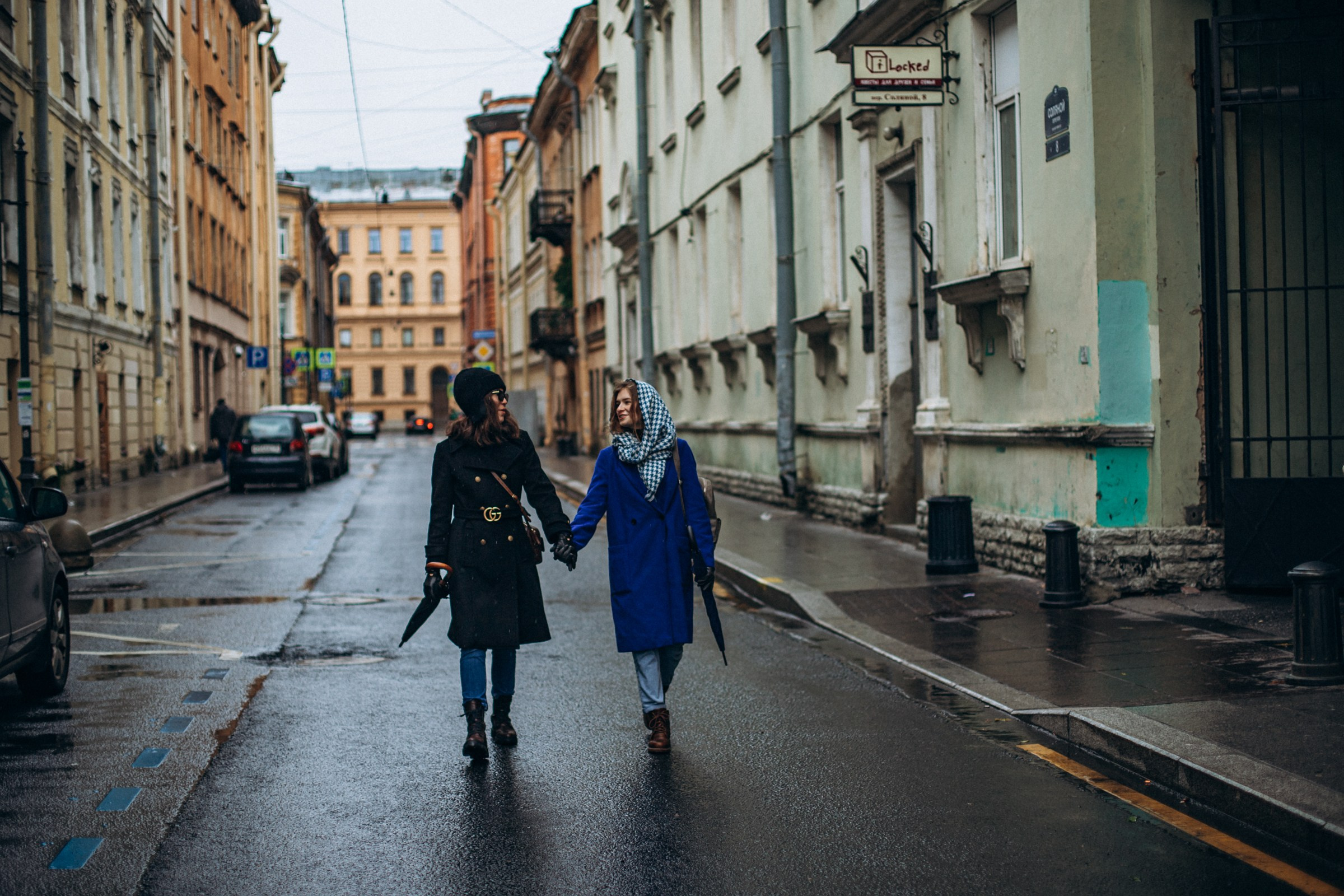 Александра и Анна в октябре. Фотопрогулка в Петербурге. Индивидуальный и семейный фотограф в Санкт-Петербурге