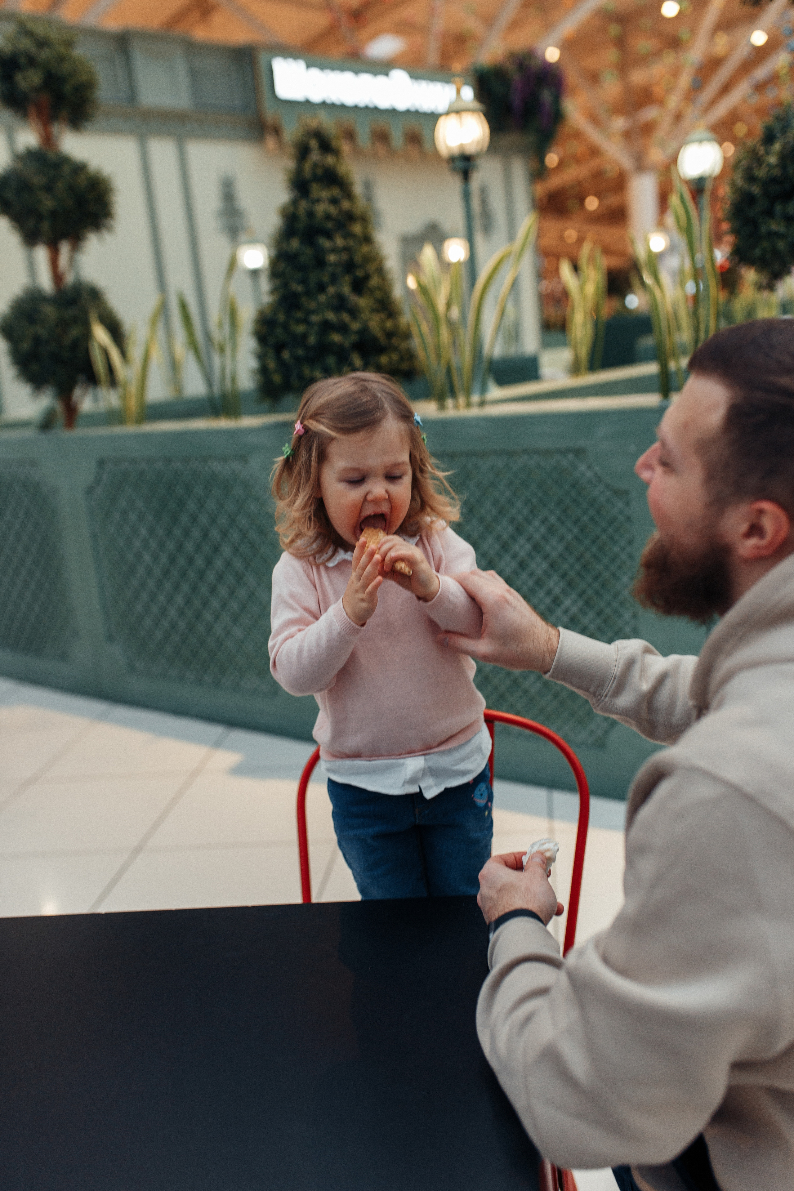 Прогулка по торговому центру. Семейный фотограф в Москве. Дарья Долгих