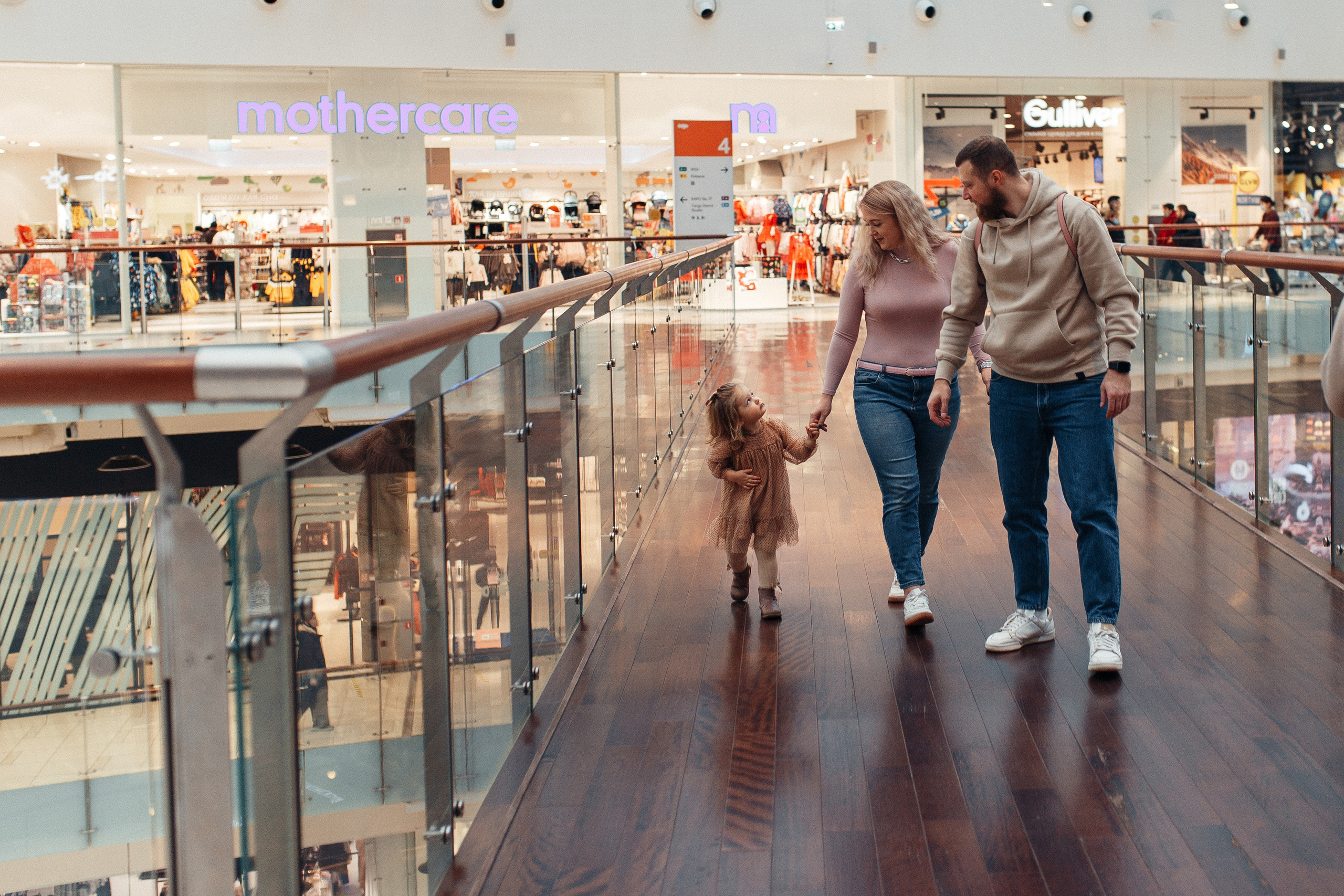Прогулка по торговому центру. Семейный фотограф в Москве. Дарья Долгих
