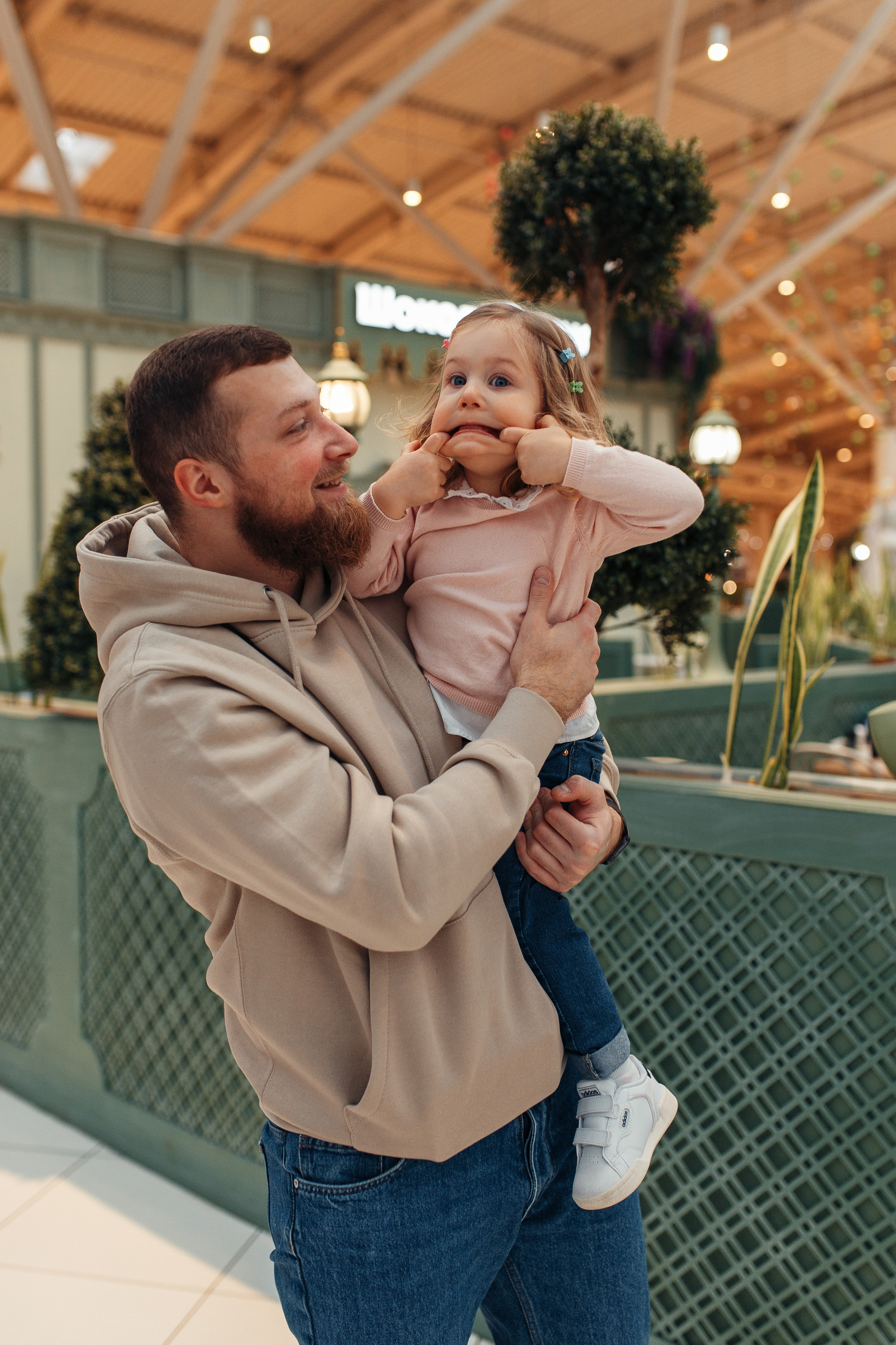 Прогулка по торговому центру. Семейный фотограф в Москве. Дарья Долгих