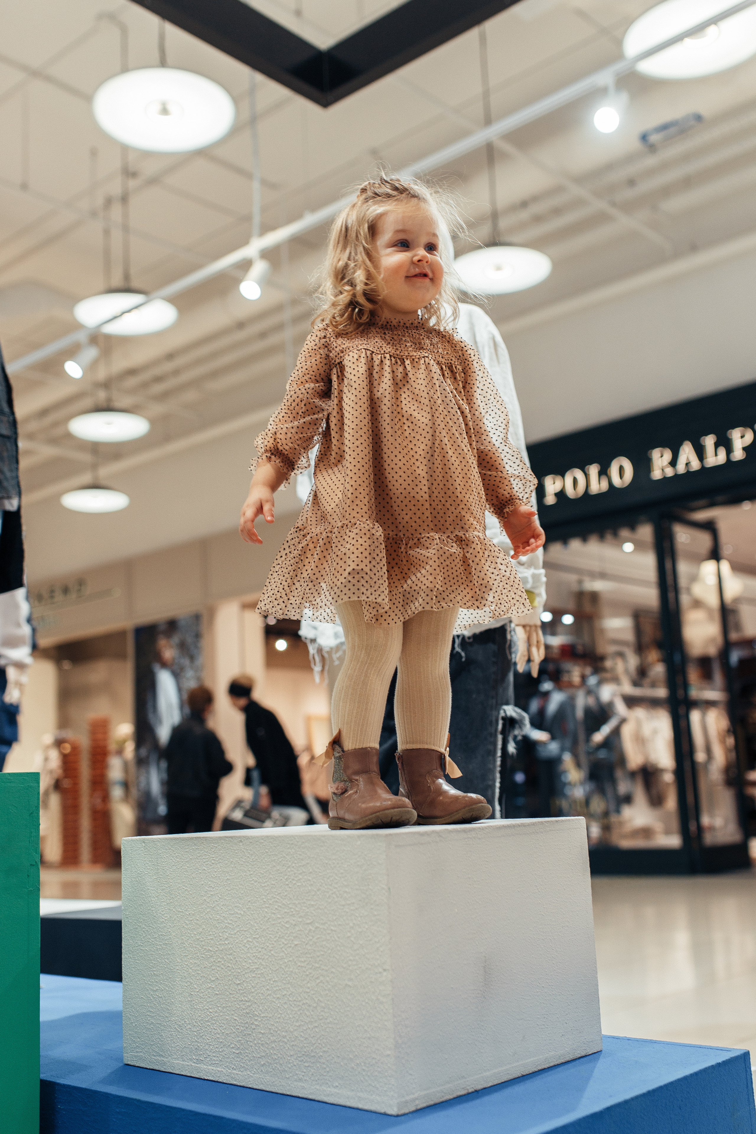 Прогулка по торговому центру. Семейный фотограф в Москве. Дарья Долгих