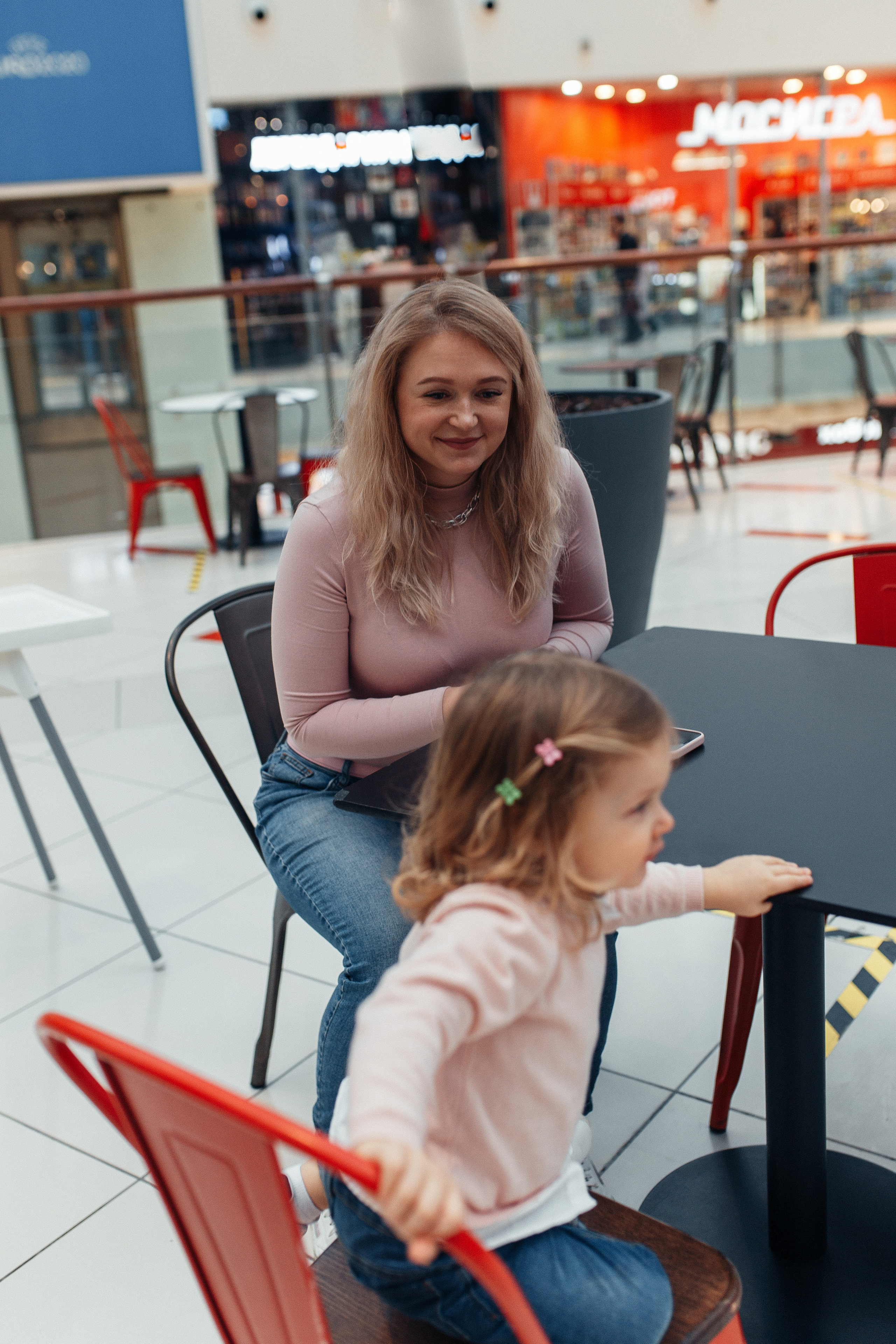 Прогулка по торговому центру. Семейный фотограф в Москве. Дарья Долгих