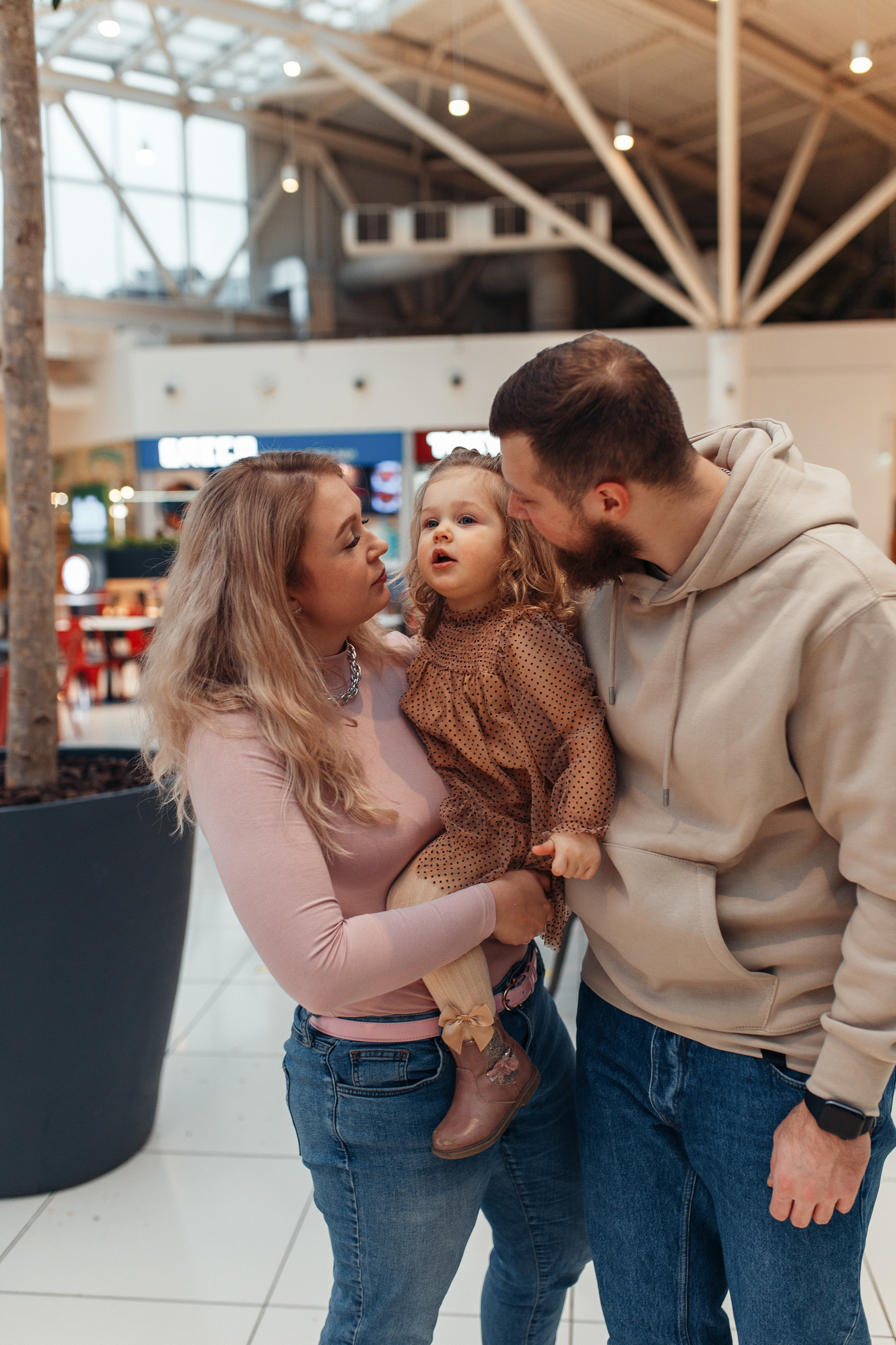 Прогулка по торговому центру. Семейный фотограф в Москве. Дарья Долгих