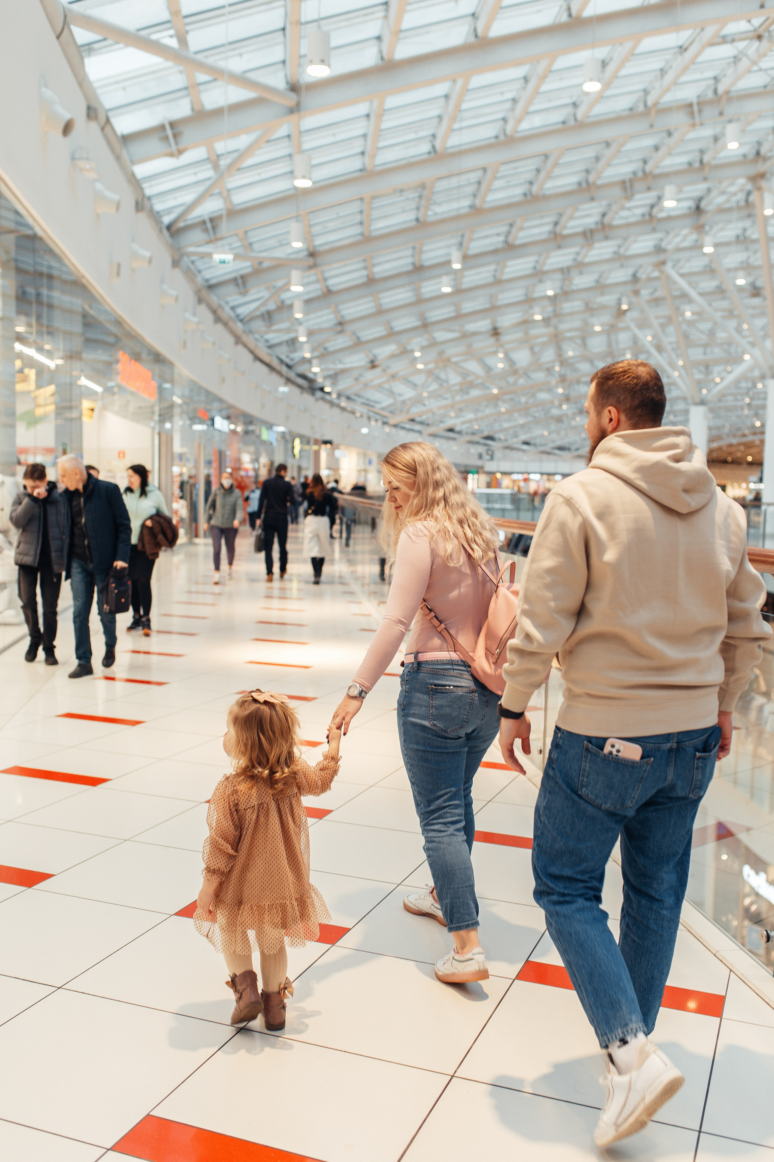 Прогулка по торговому центру. Семейный фотограф в Москве. Дарья Долгих