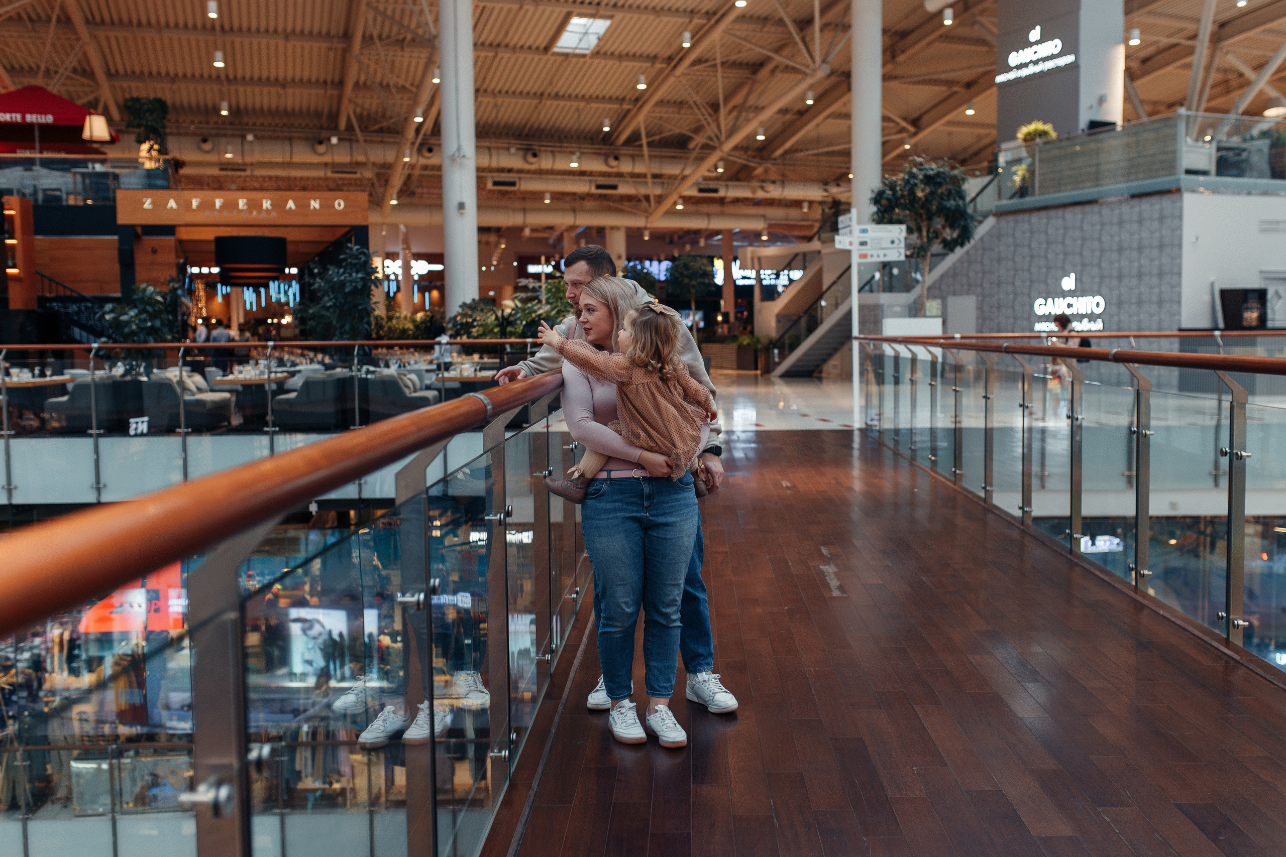Прогулка по торговому центру. Семейный фотограф в Москве. Дарья Долгих
