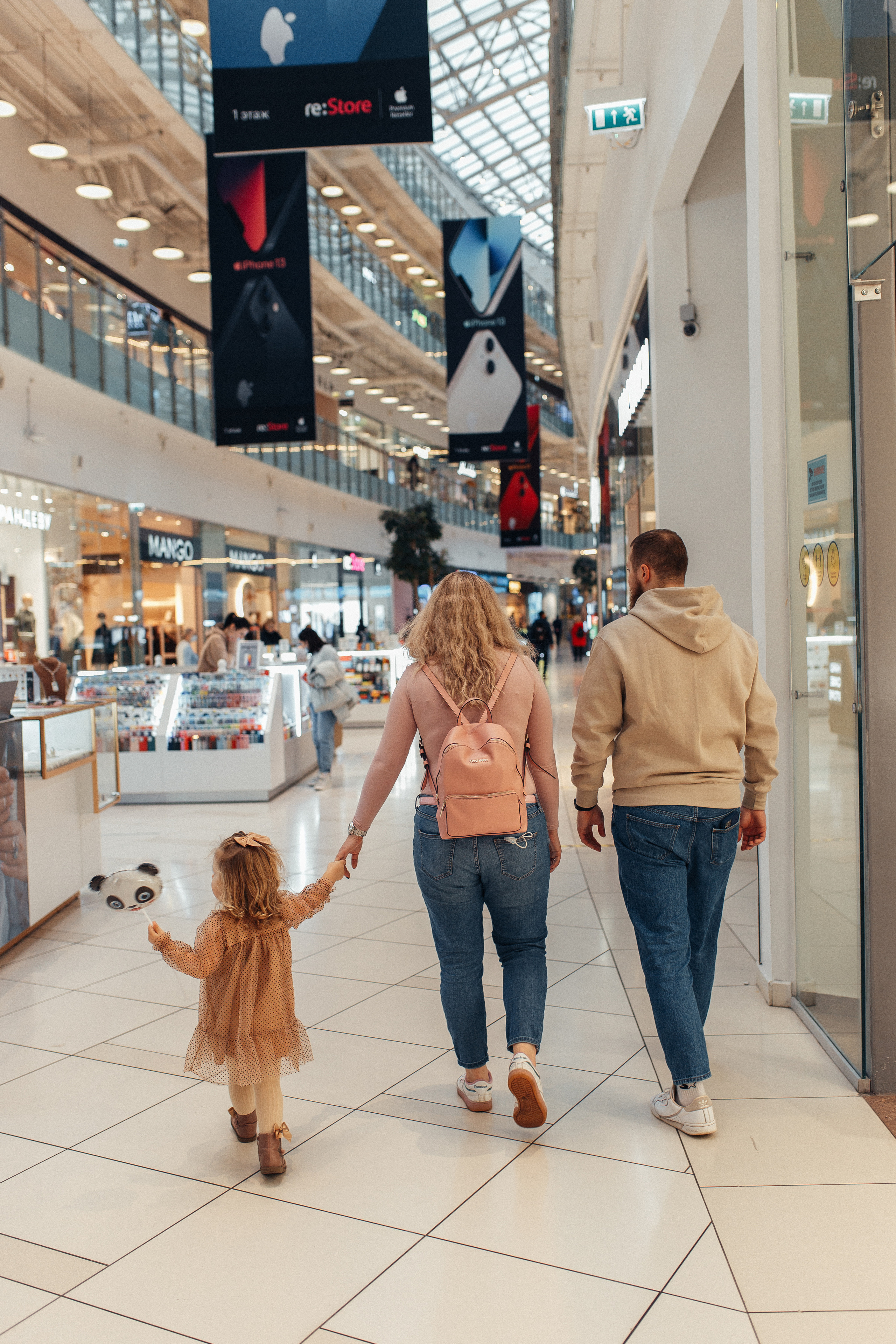 Прогулка по торговому центру. Семейный фотограф в Москве. Дарья Долгих