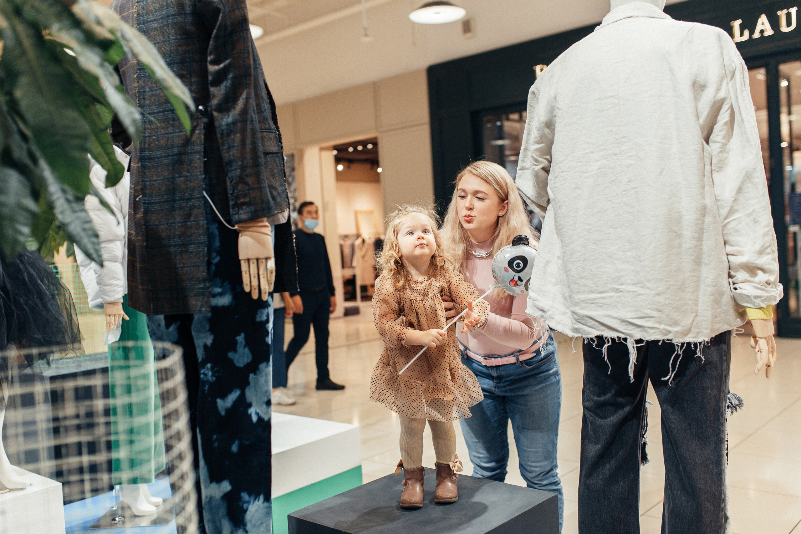 Прогулка по торговому центру. Семейный фотограф в Москве. Дарья Долгих