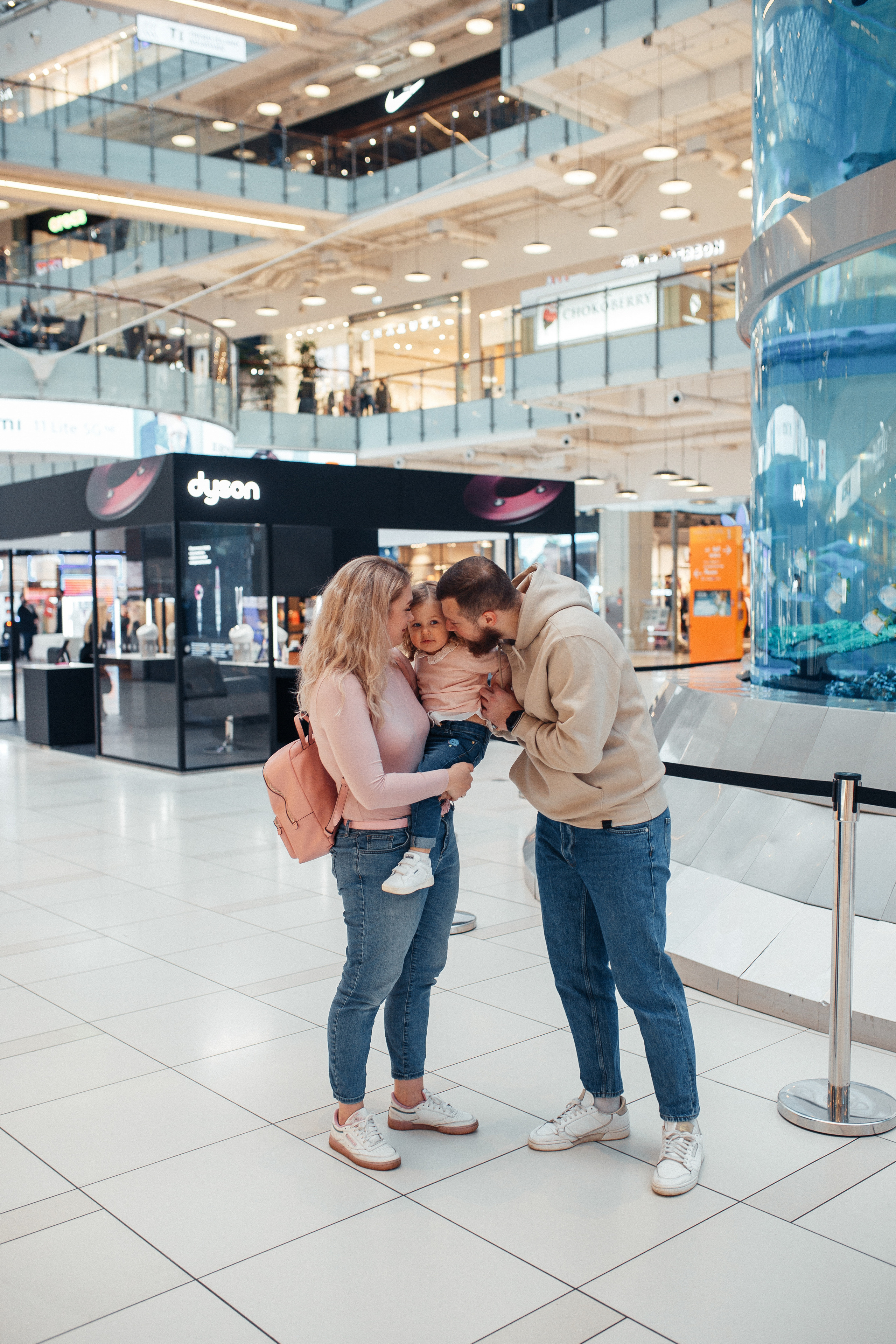 Прогулка по торговому центру. Семейный фотограф в Москве. Дарья Долгих