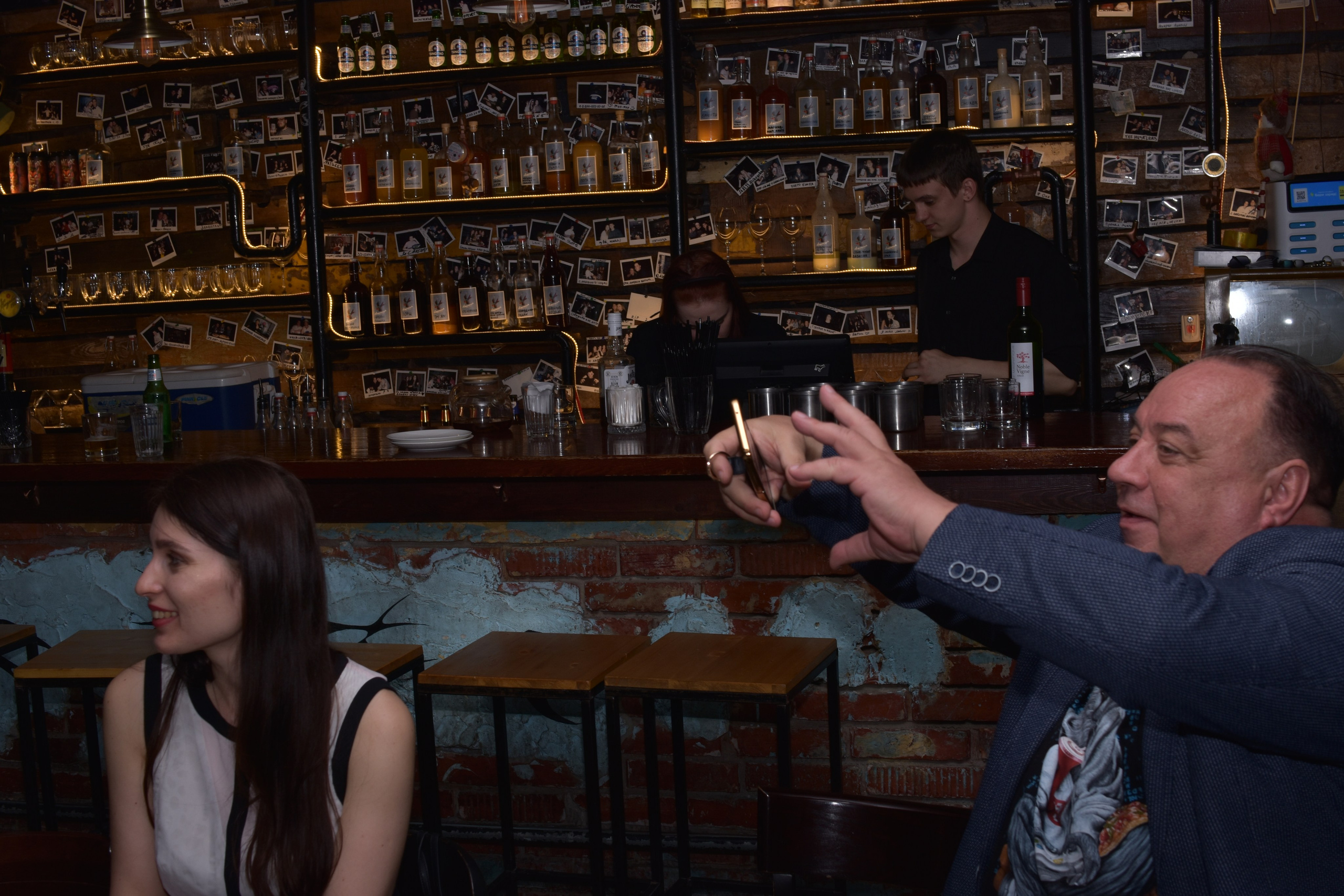 Hard Rock Cafe — Торжественный праздник дня рождения. Фотограф Владивосток (художественный портрет, празднование, торжество, мероприятие, фотопрогулка)