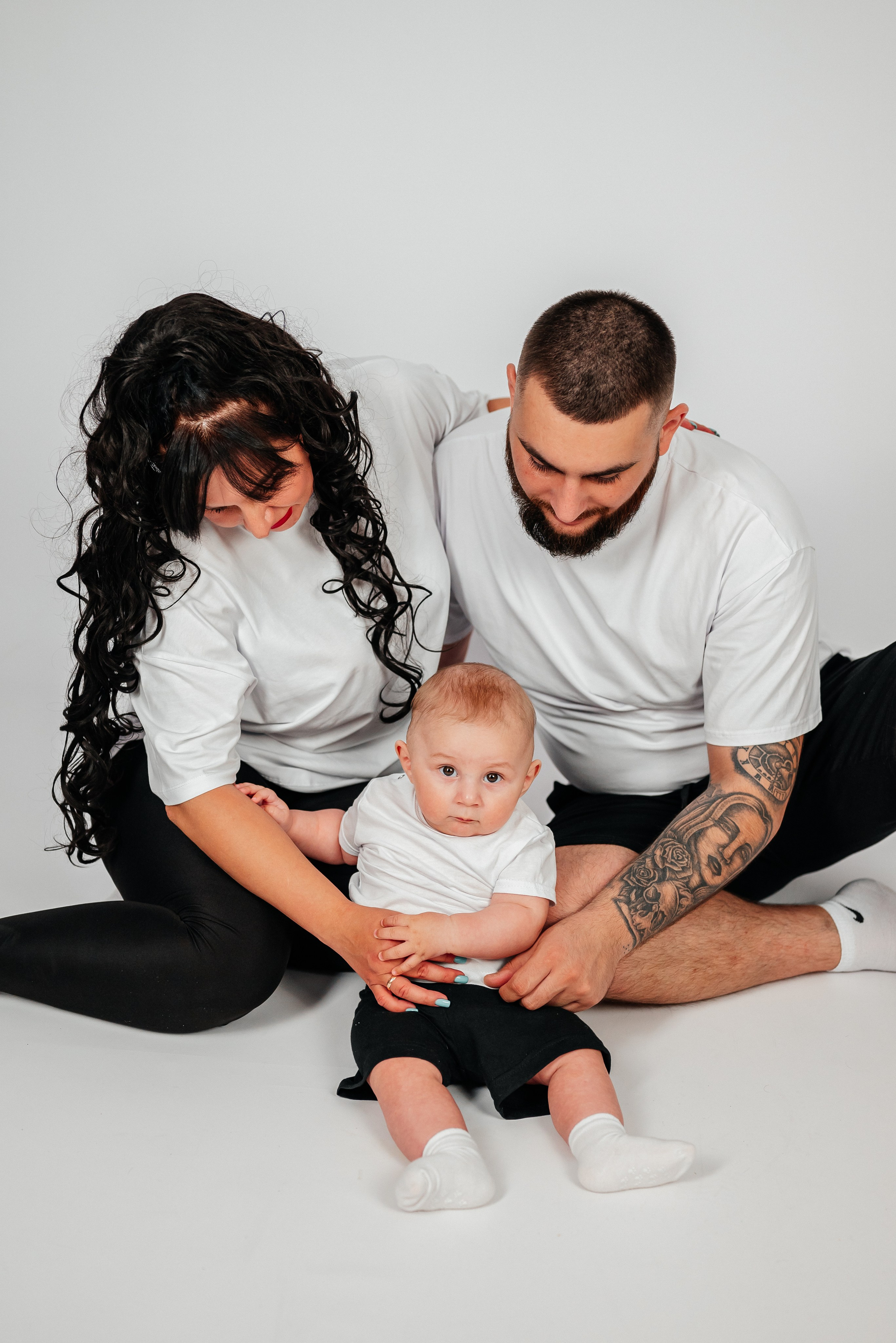 На белом фоне. Семейный фотограф в Краснодаре