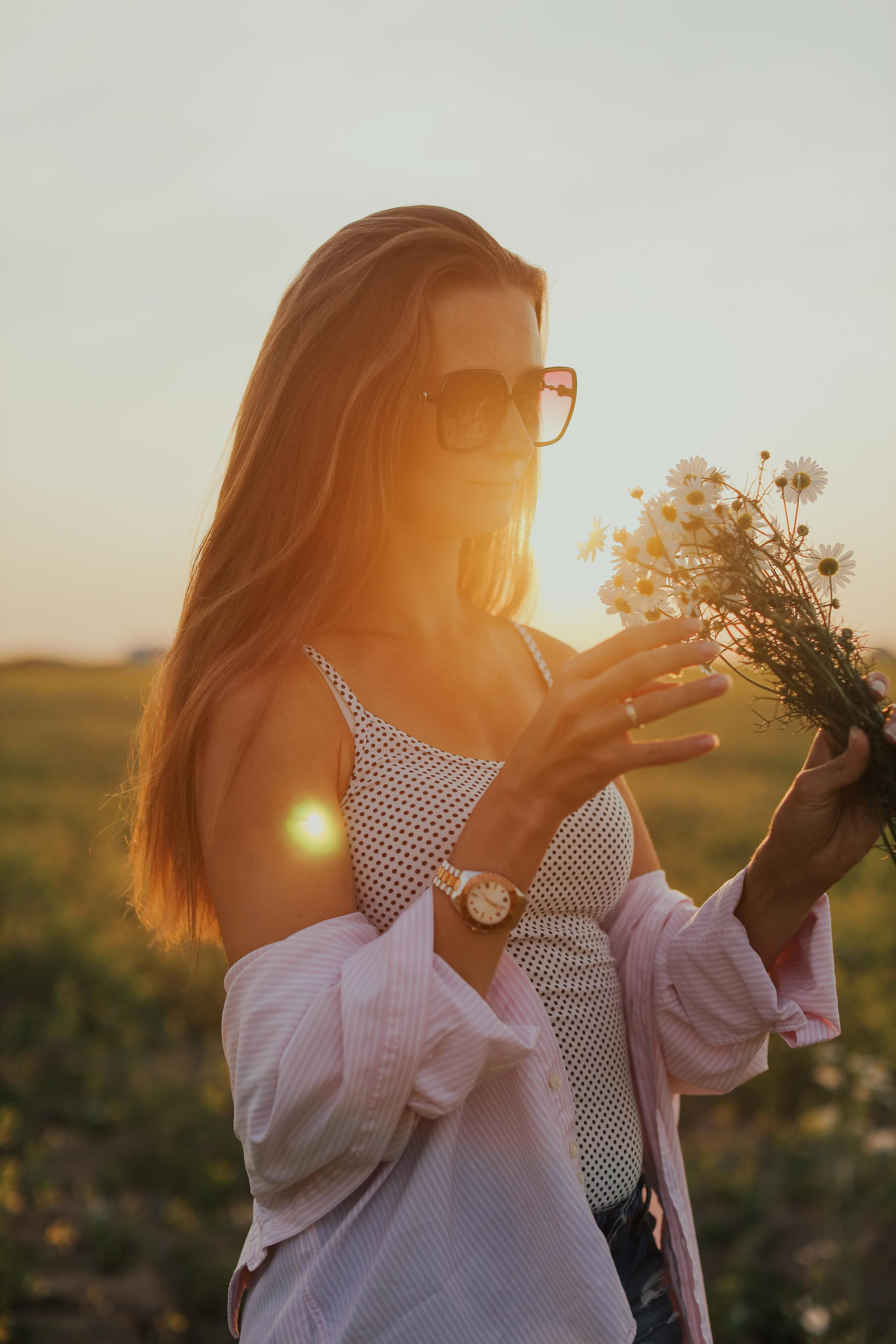 В поле на закате. Фотограф Анастасия Пинчук