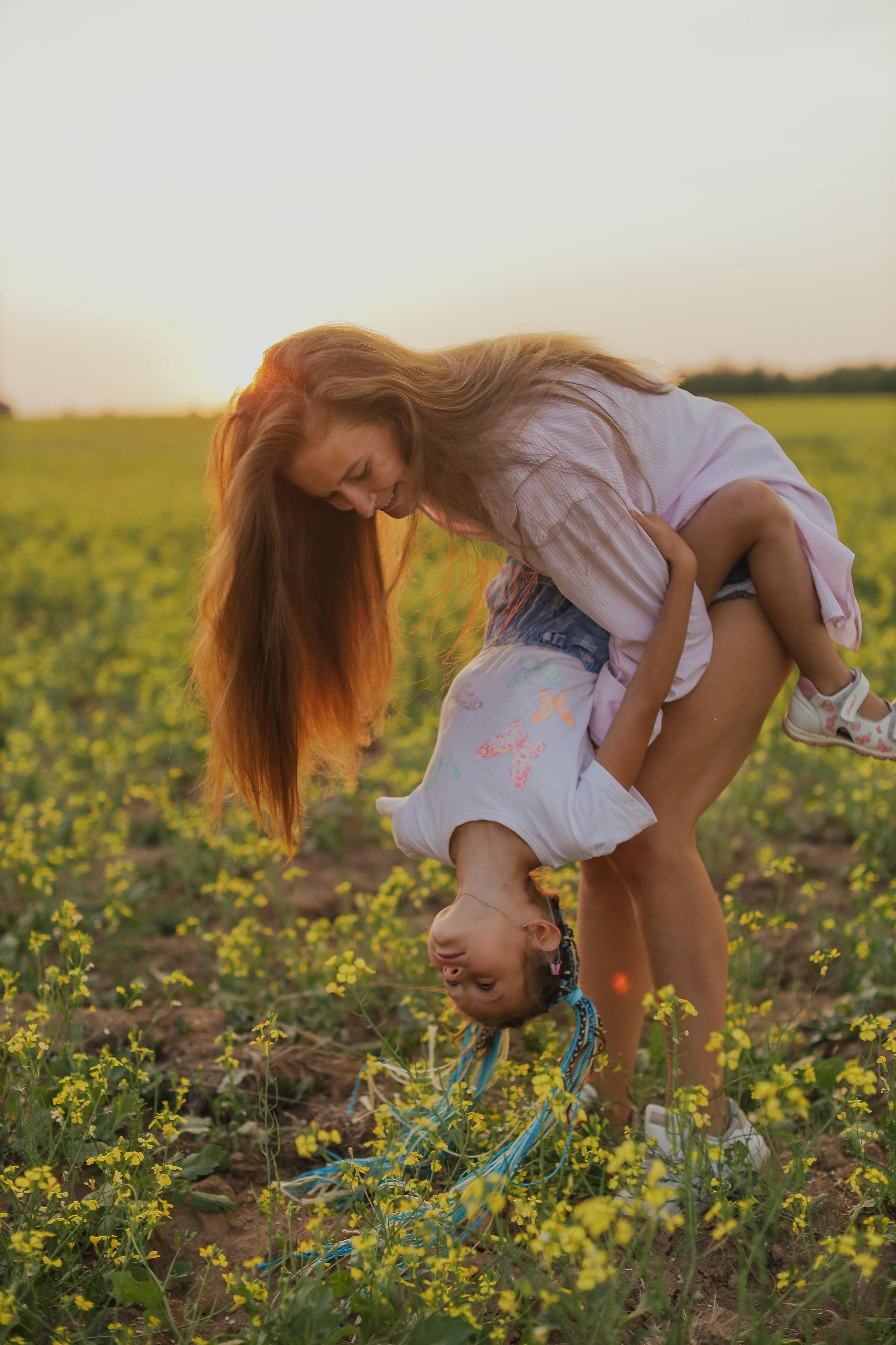 В поле на закате. Фотограф Анастасия Пинчук
