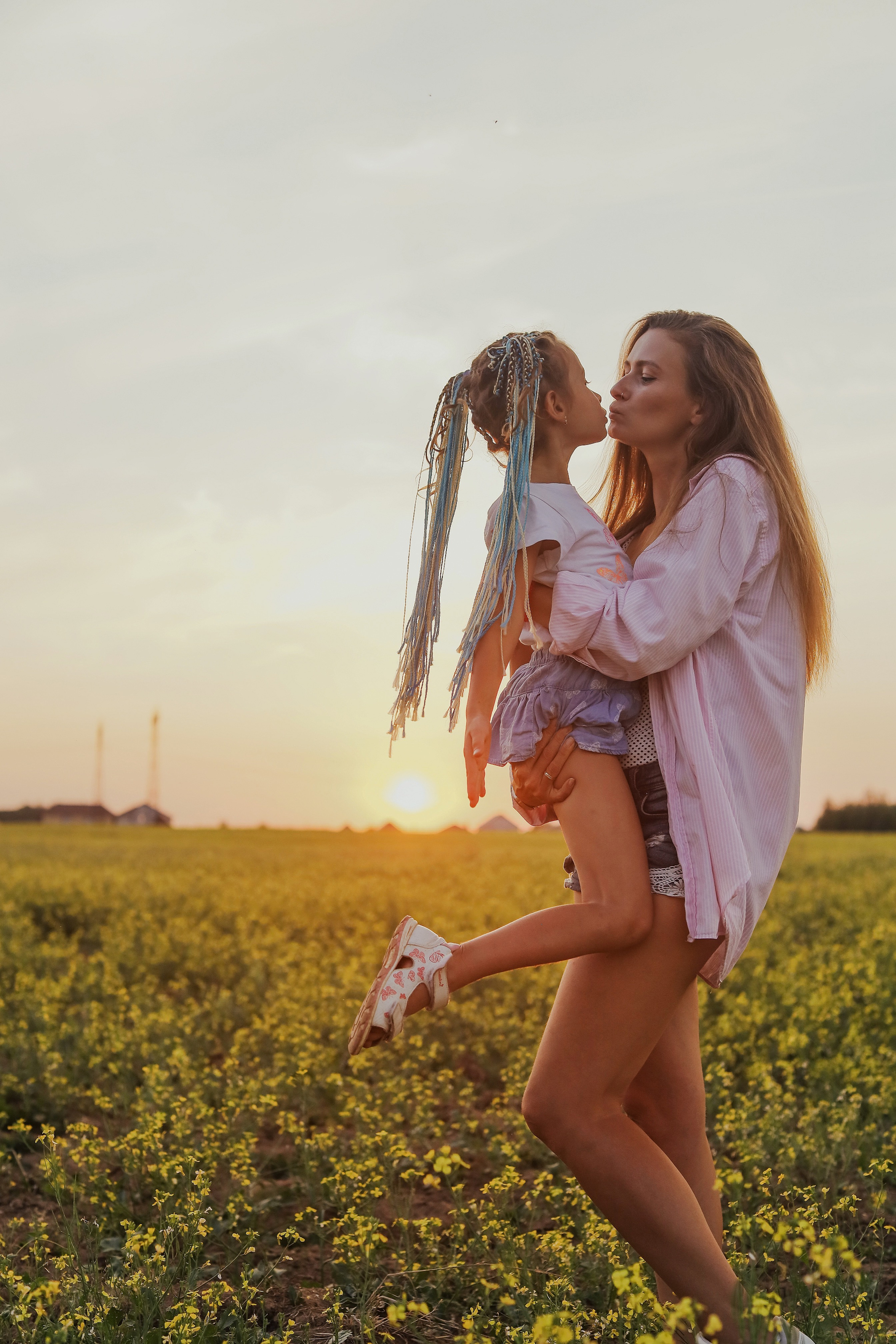 В поле на закате. Фотограф Анастасия Пинчук