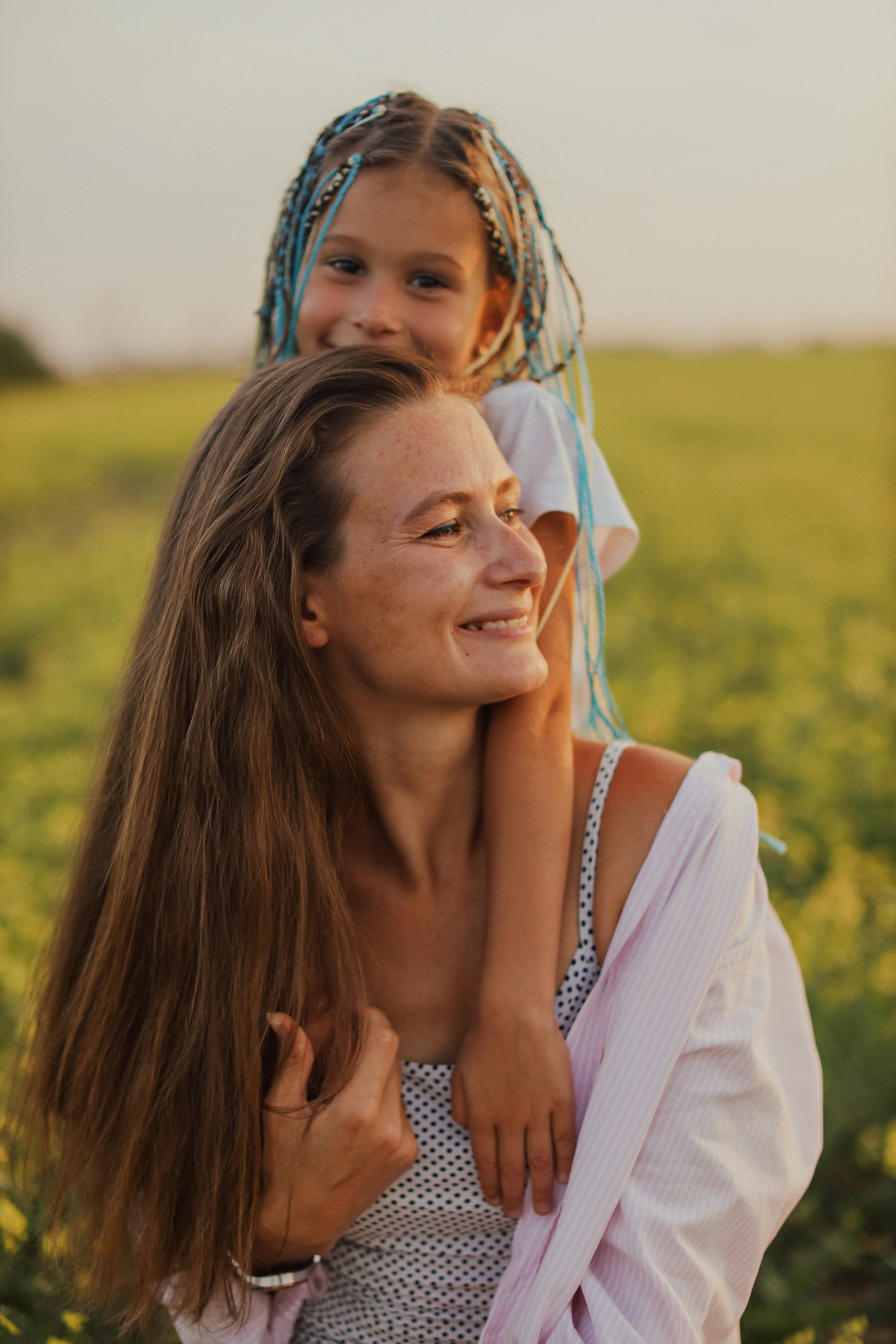 В поле на закате. Фотограф Анастасия Пинчук