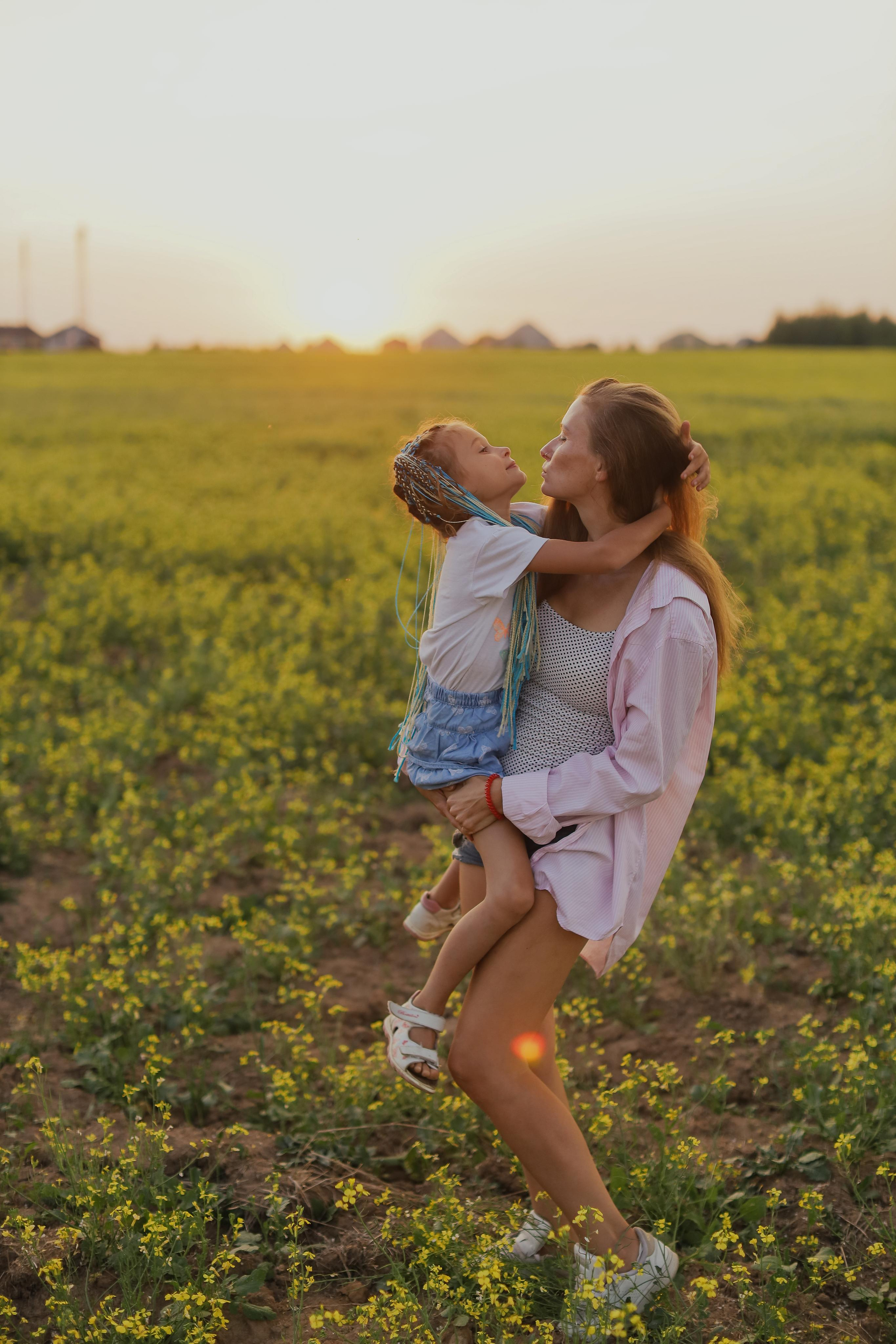 В поле на закате. Фотограф Анастасия Пинчук