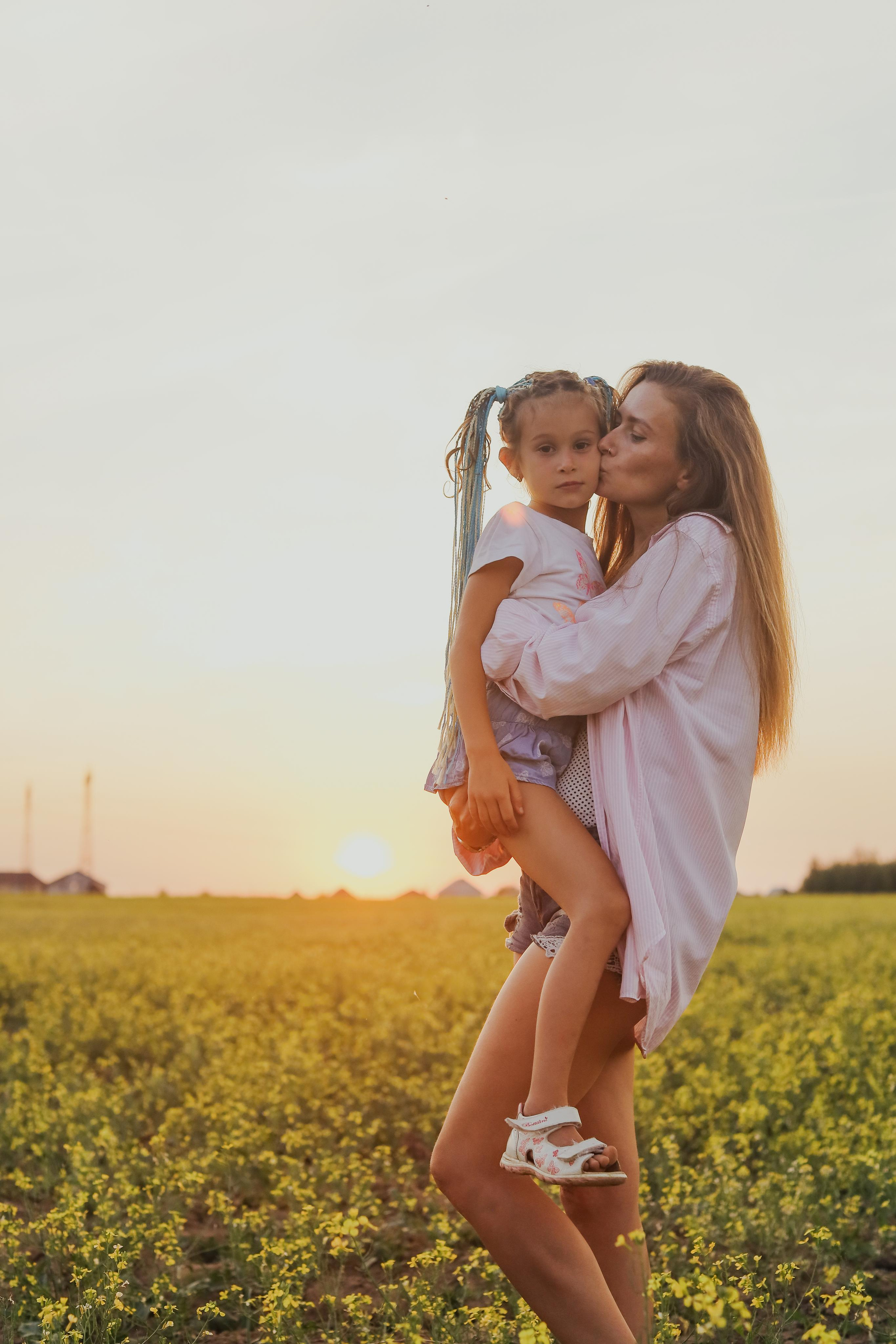В поле на закате. Фотограф Анастасия Пинчук