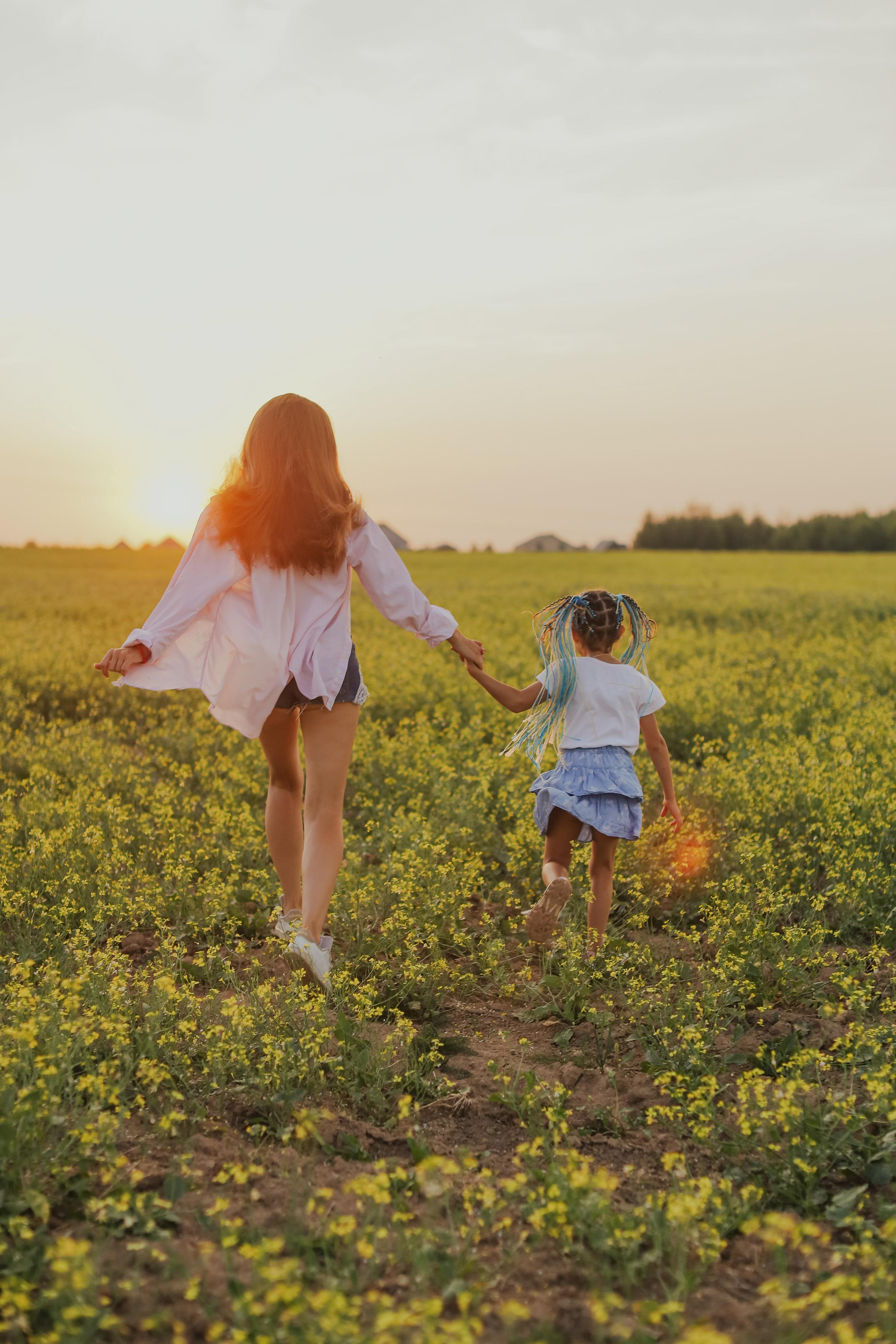 В поле на закате. Фотограф Анастасия Пинчук