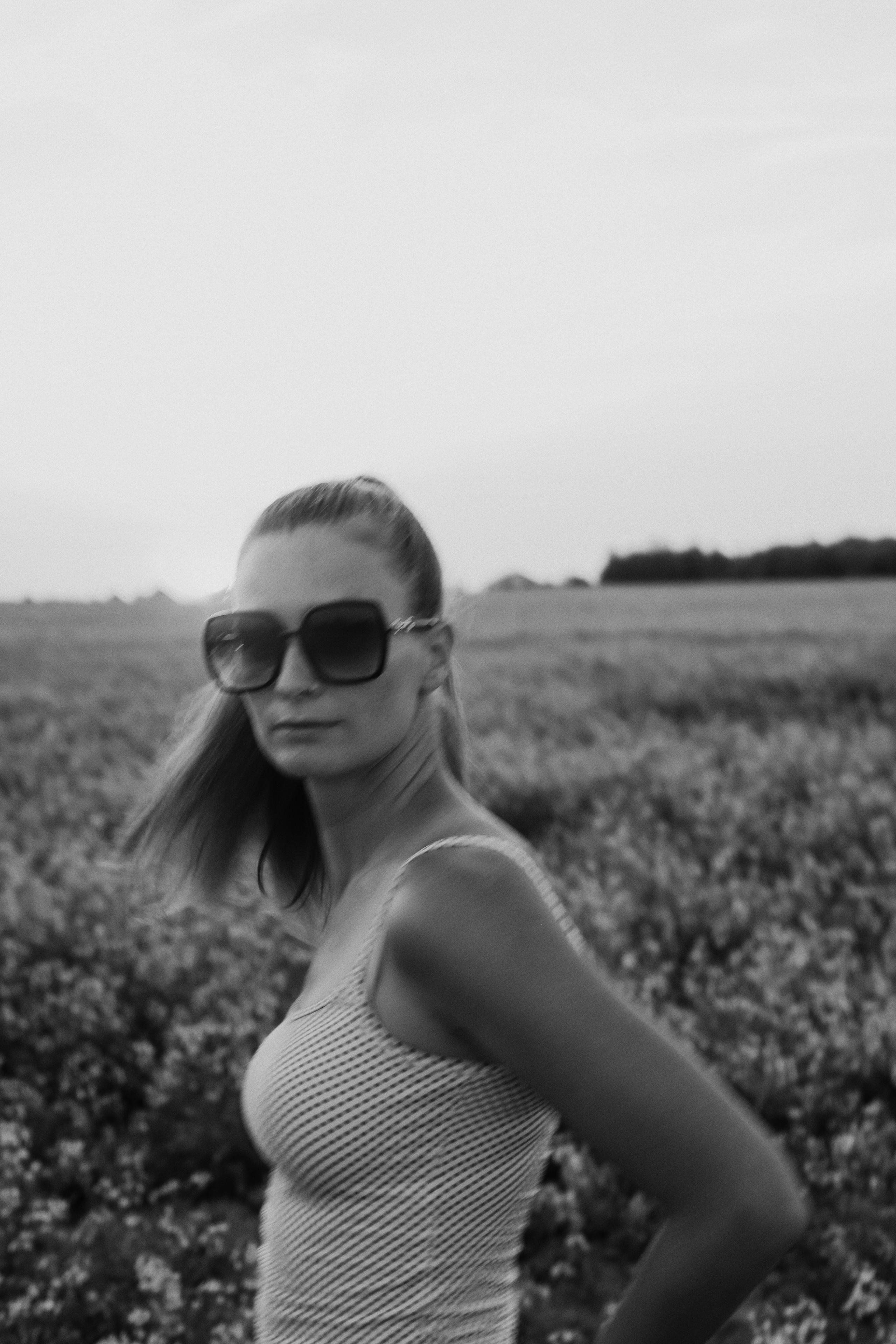 В поле на закате. Фотограф Анастасия Пинчук