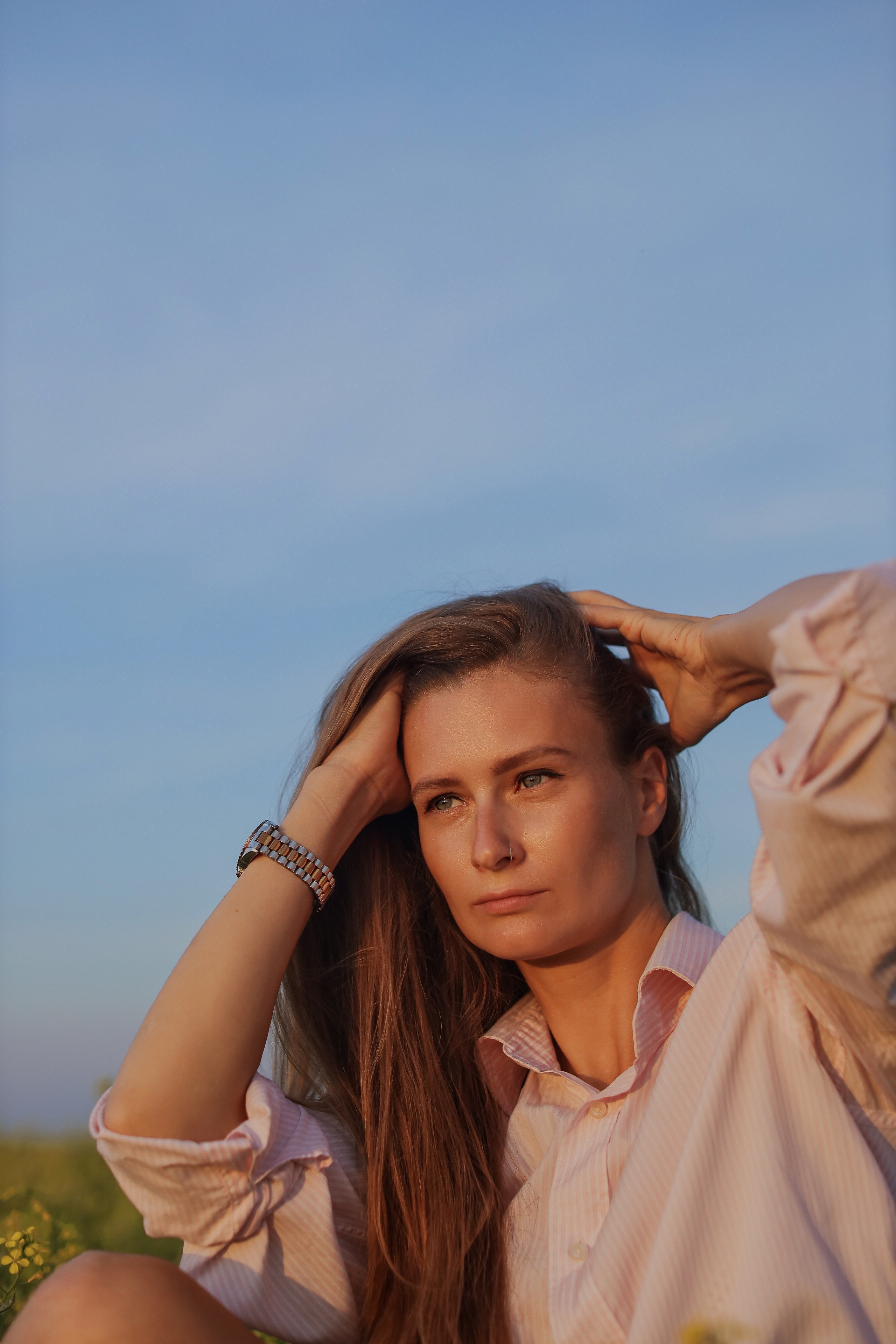 В поле на закате. Фотограф Анастасия Пинчук