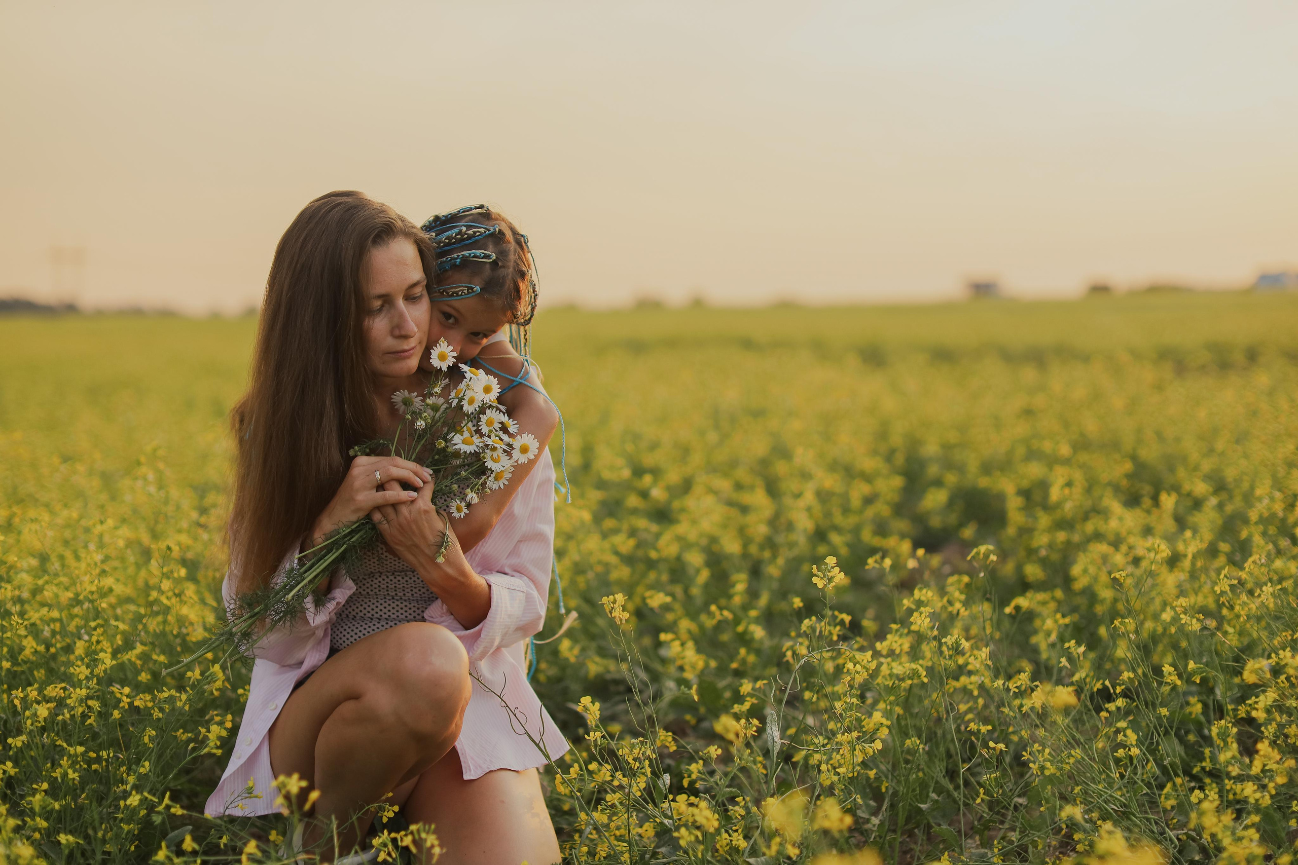 В поле на закате. Фотограф Анастасия Пинчук