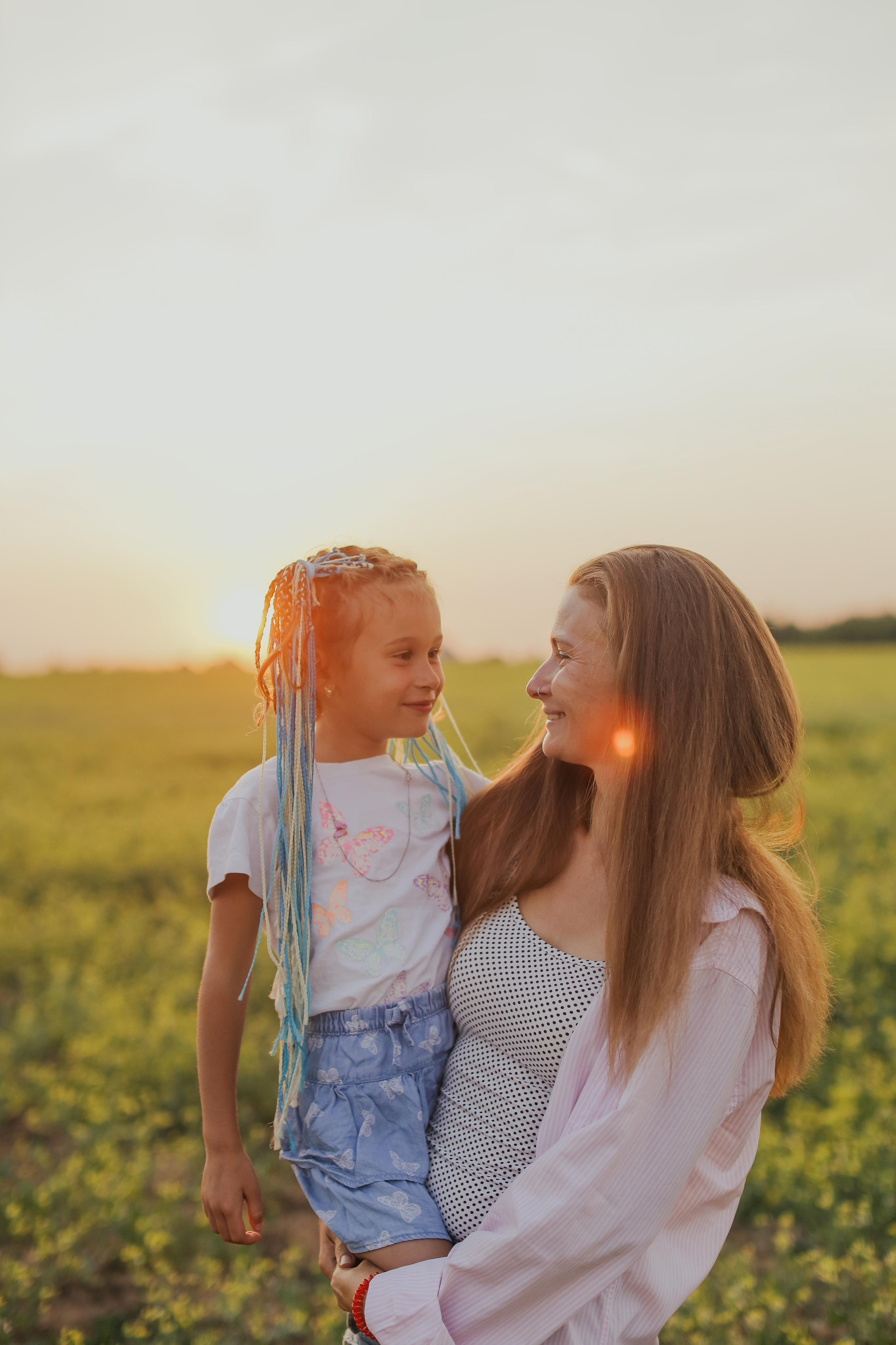 В поле на закате. Фотограф Анастасия Пинчук