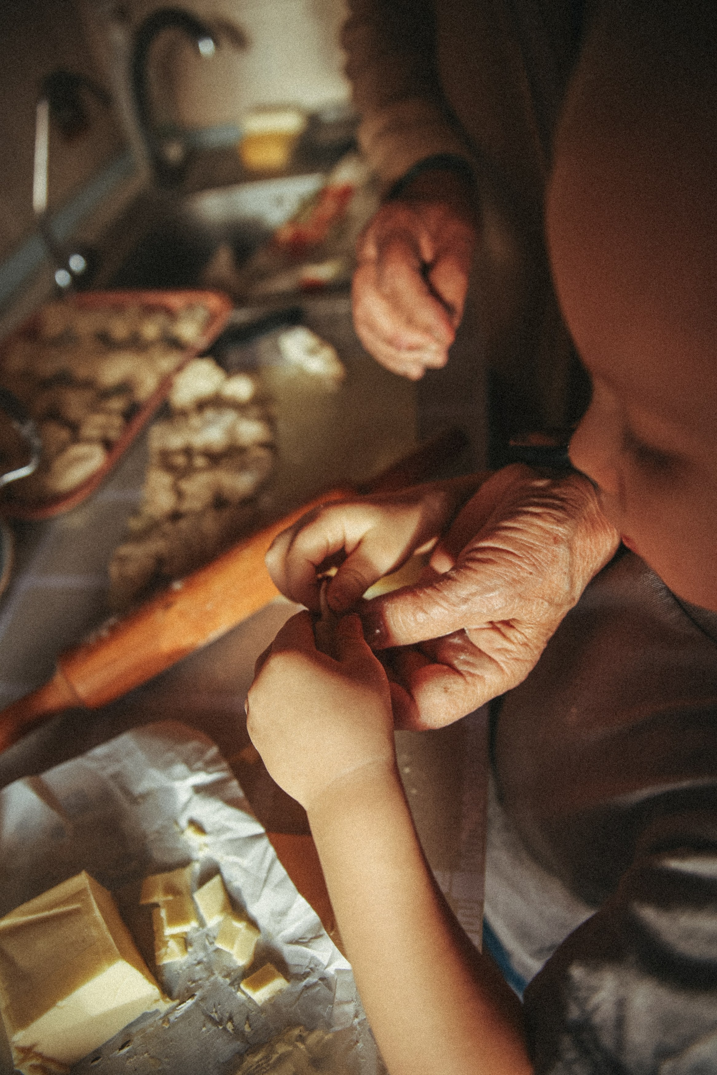 Семейная фотосессия домашняя фотосессия бабушка в гостях у бабушки. Фотограф Владимир Москва