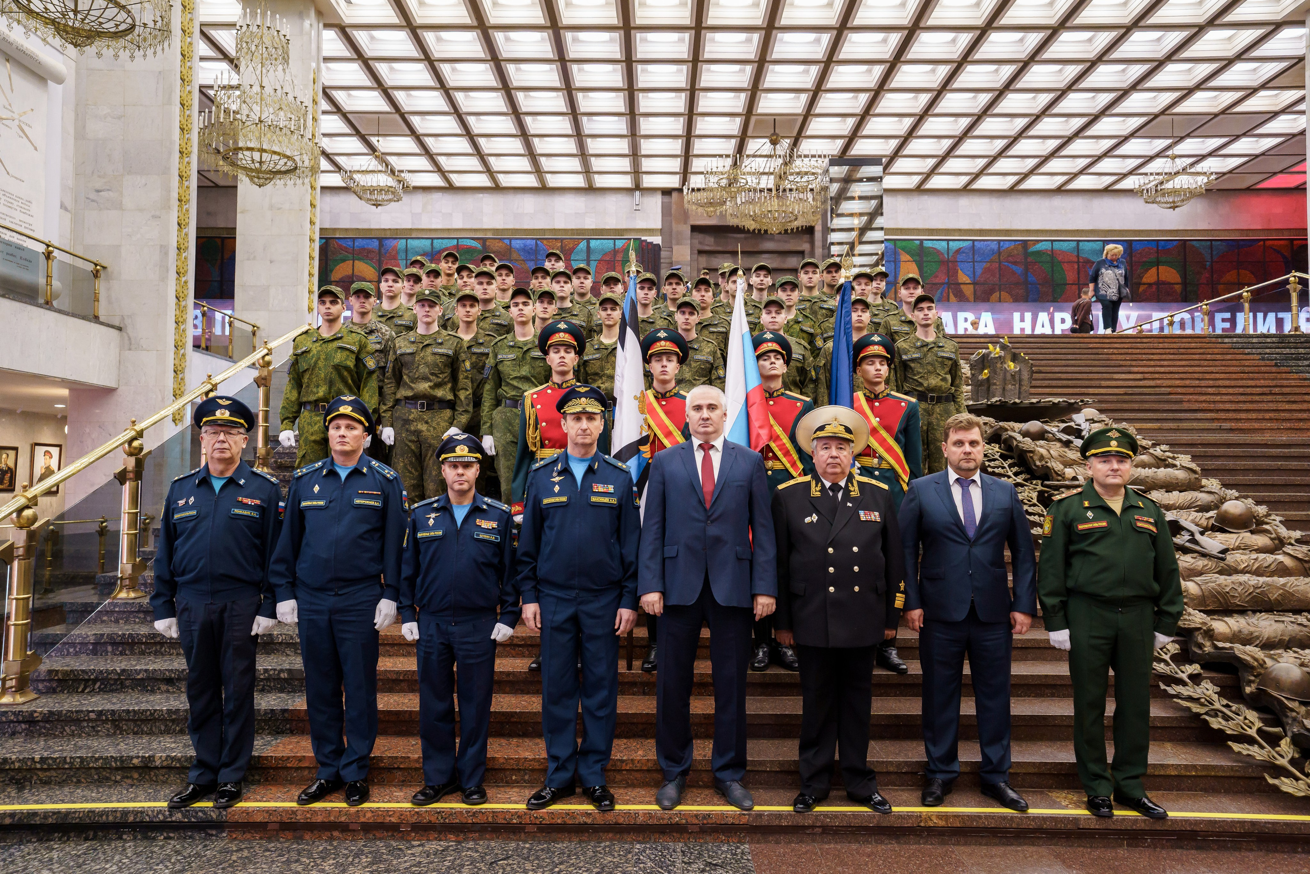 Общее фото выпускников-кадетов для фотоальбома.