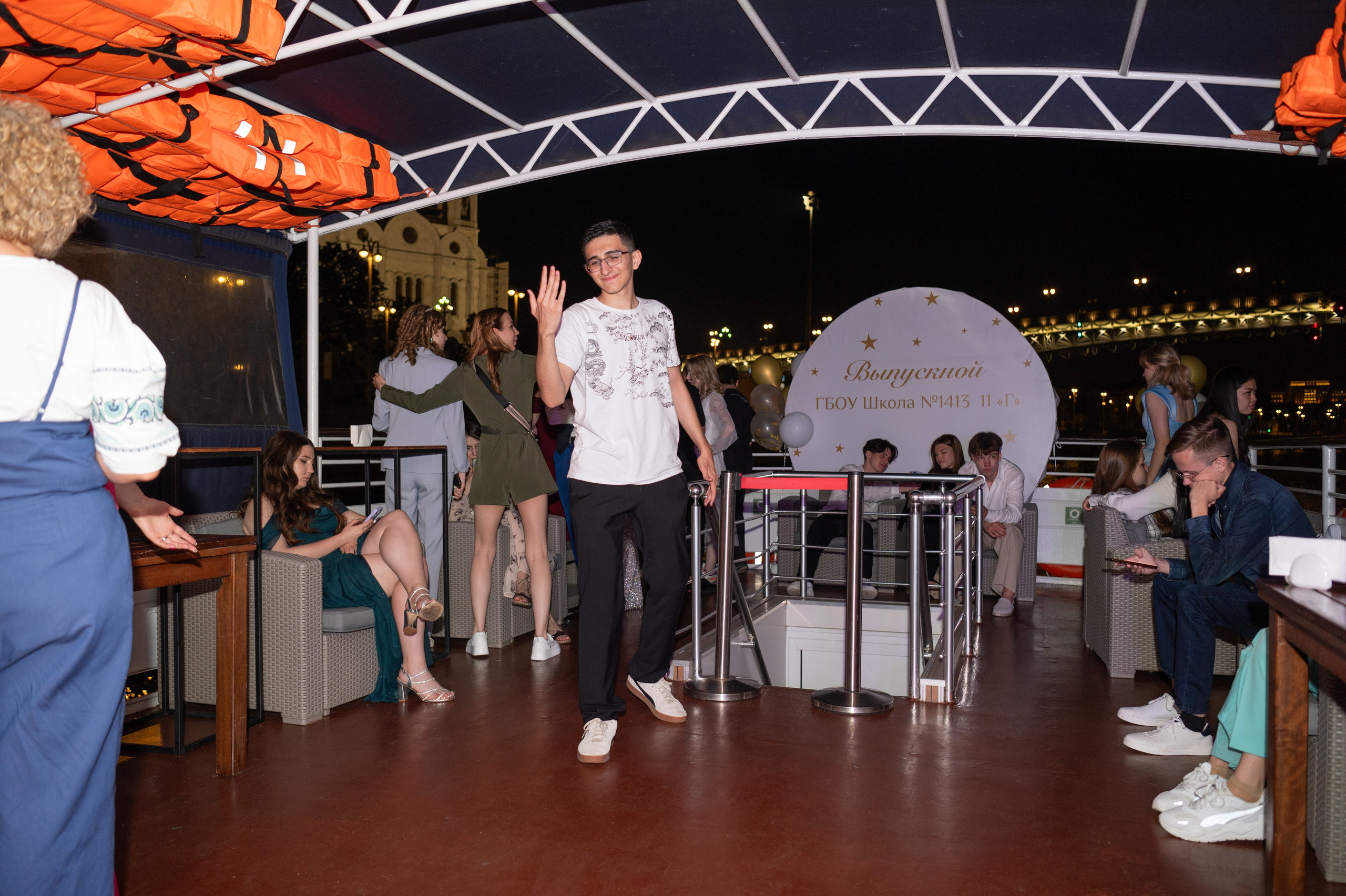 Выпускной вечер 11 класс на теплоходе. Детский и семейный фотограф г. Москва Оксана Катаджи