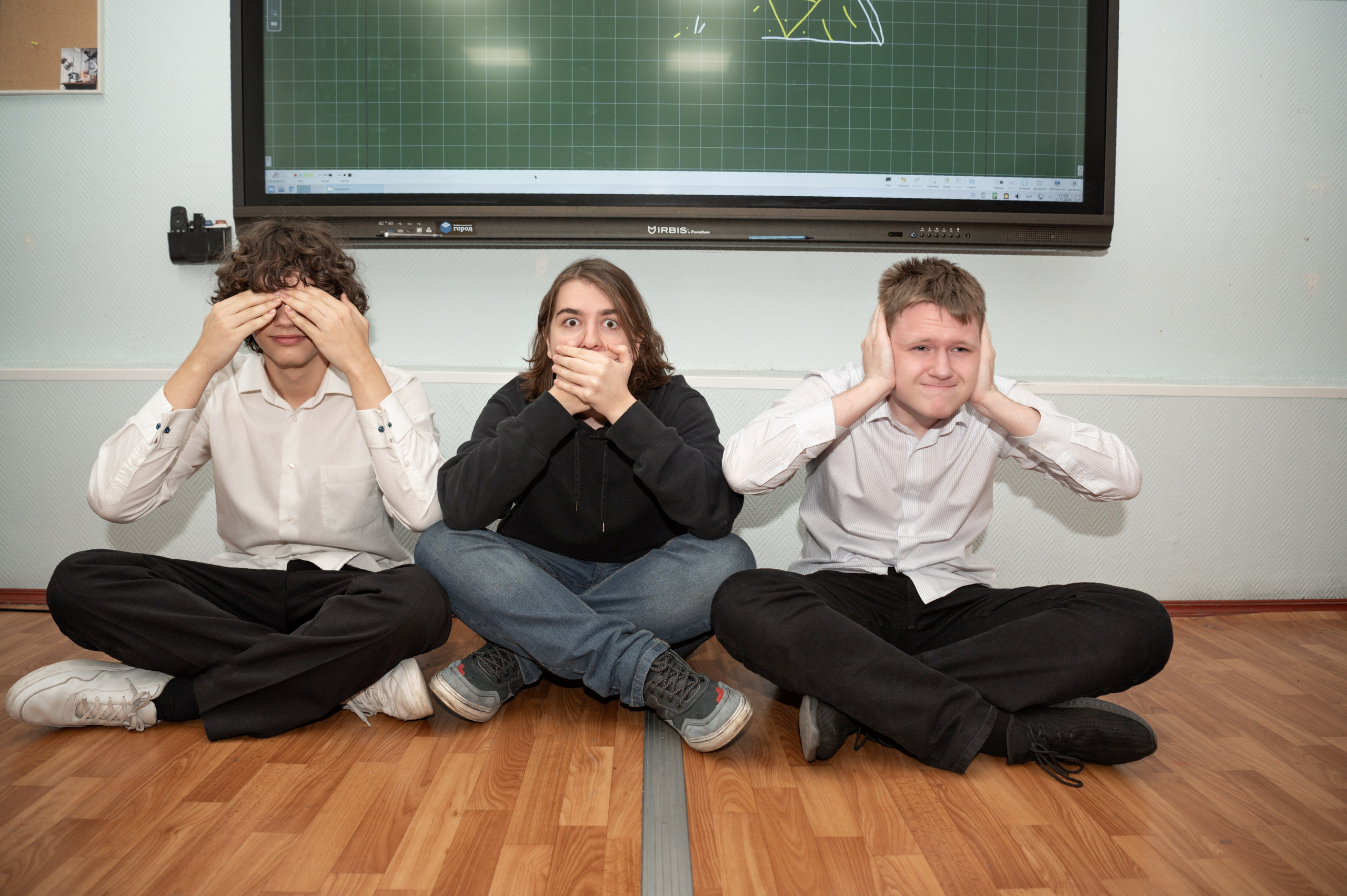 Фотосессия в классе и на территории школы. 9-М класс Школа 1568. Детский и семейный фотограф г. Москва Оксана Катаджи