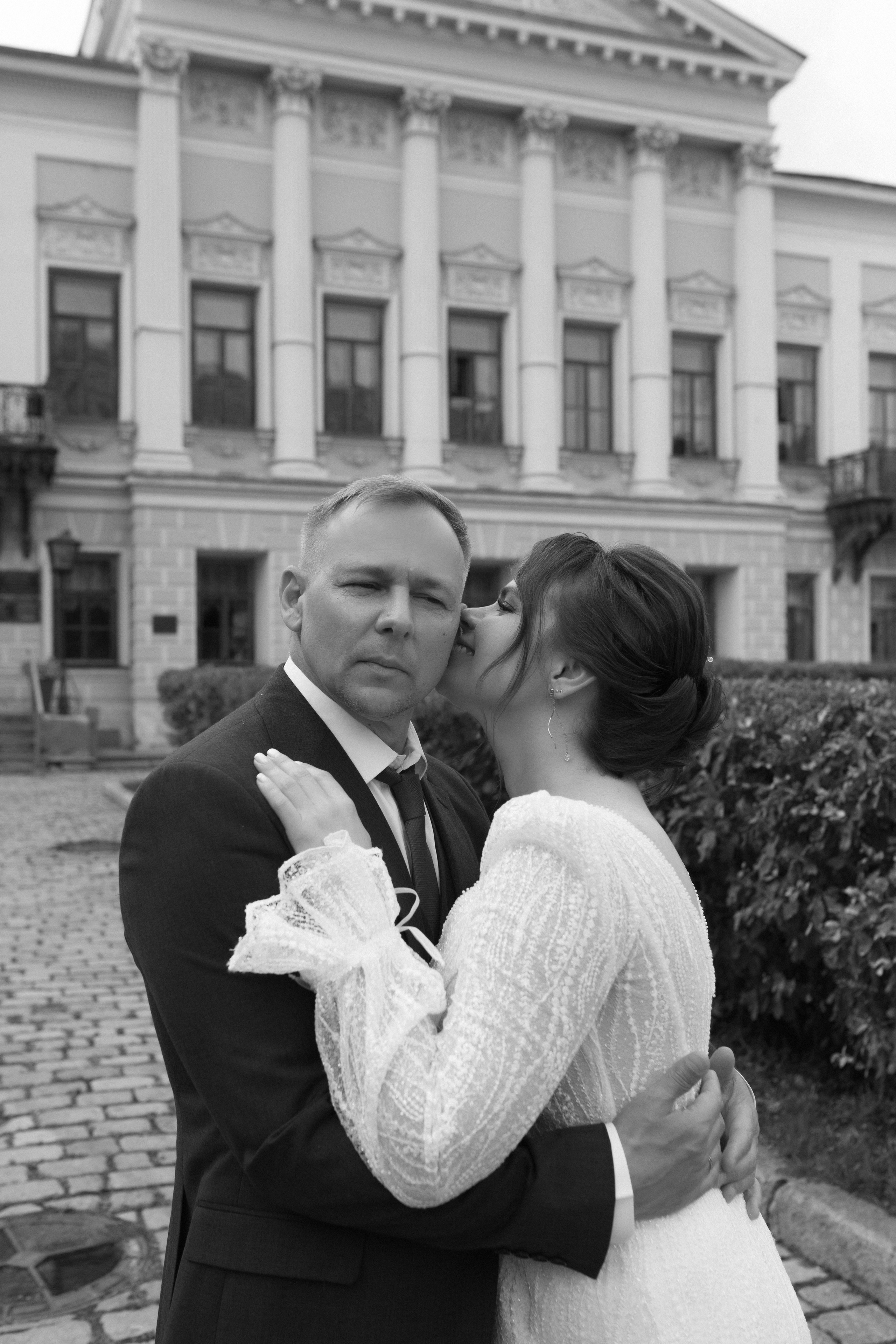 Свадебная фотосессия в Пушкинской библиотеке. Фото Радости. Свадебный и семейный фотограф в Москве Юлия Самойлова