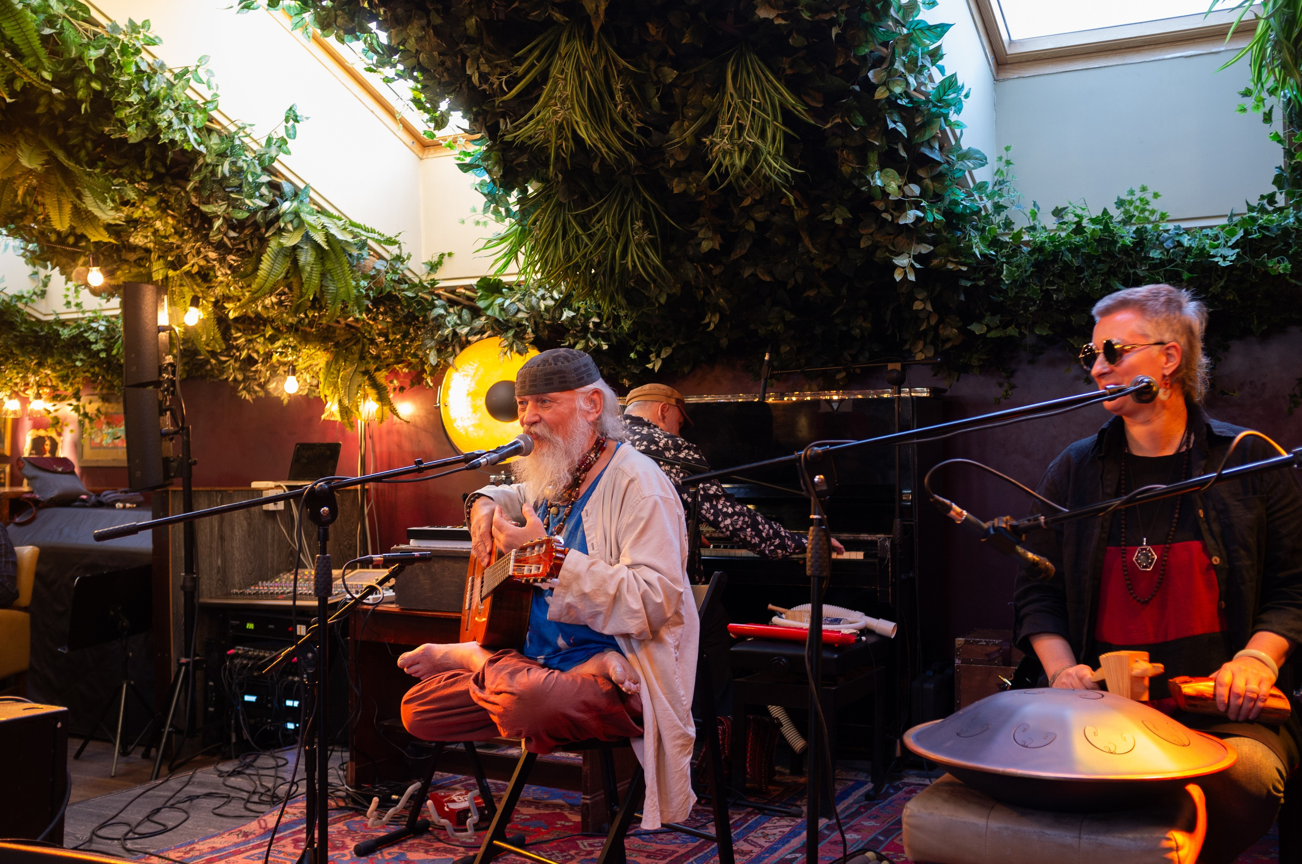 Китайский джаз и этника. Бронислав Виногродский в Kozlov club. Искусство фотографии. Мария Осокина