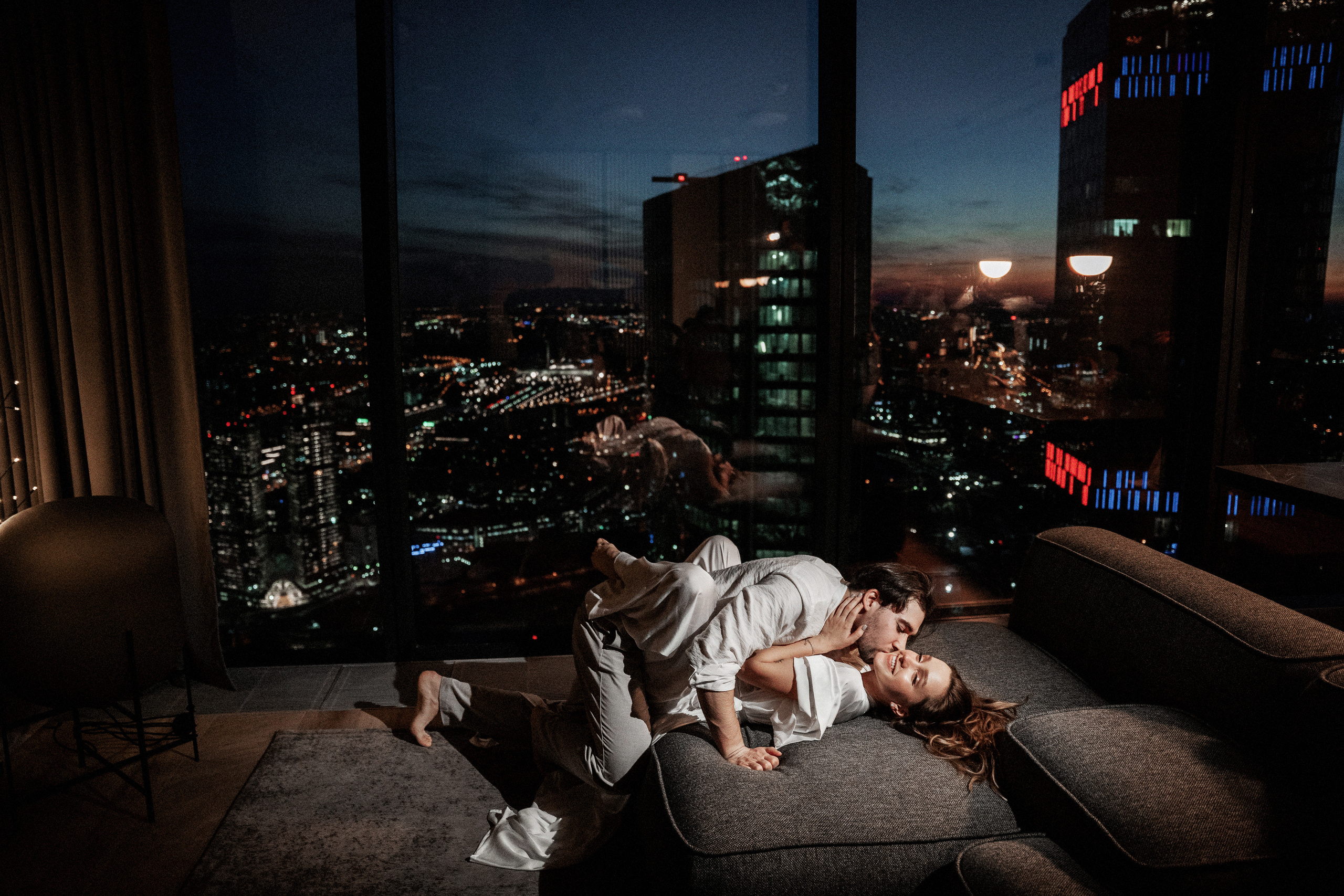 Фотосъемка love story в апартаментах Москва Сити. Саша Потапкин Фотограф. Сочи, Екатеринбург, Москва