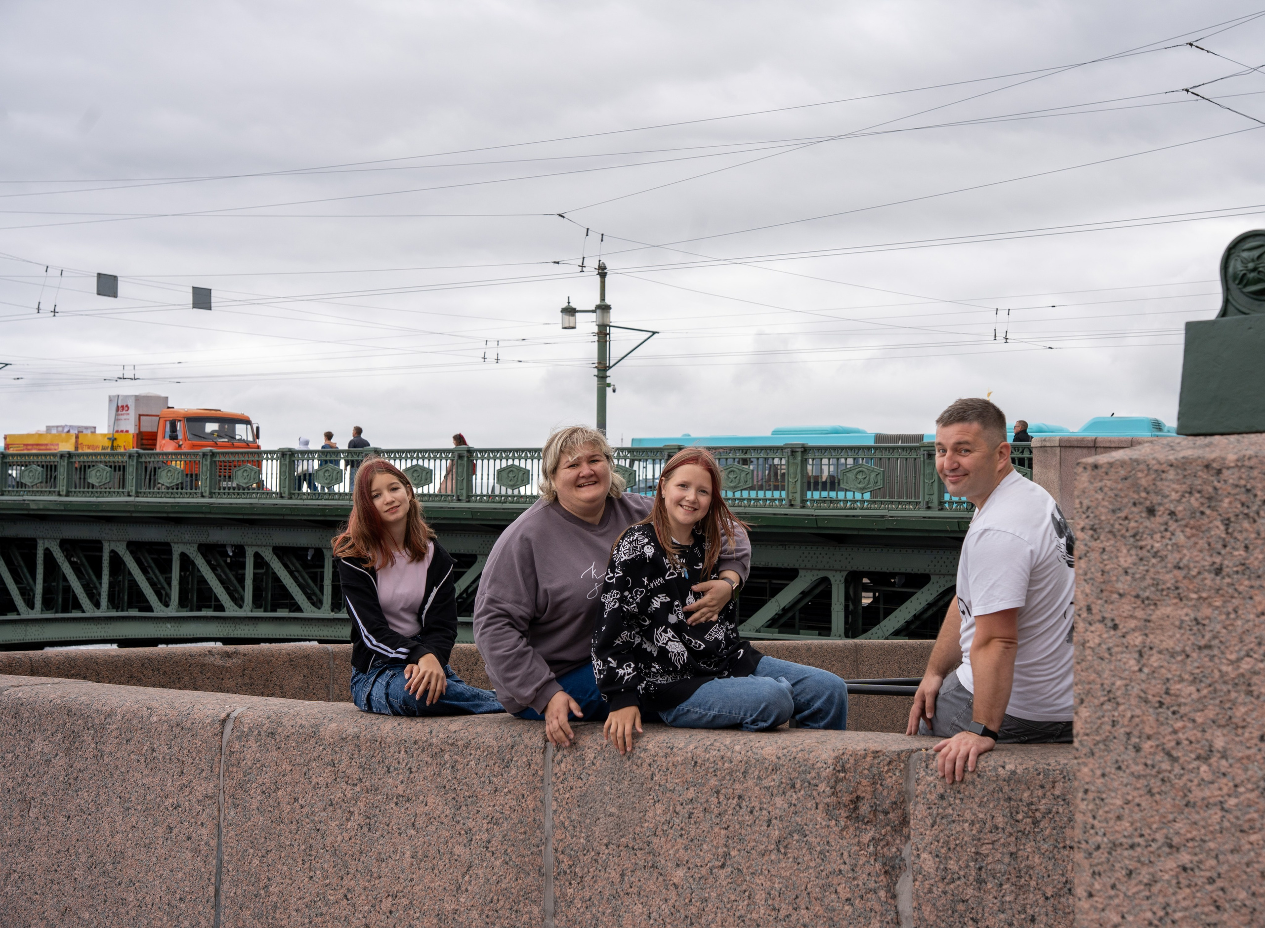 Семейная фотосессия по достопримечательностям Питера. Студийный и портретный фотограф в САНКТ-ПЕТЕРБУРГЕИрина Махаон