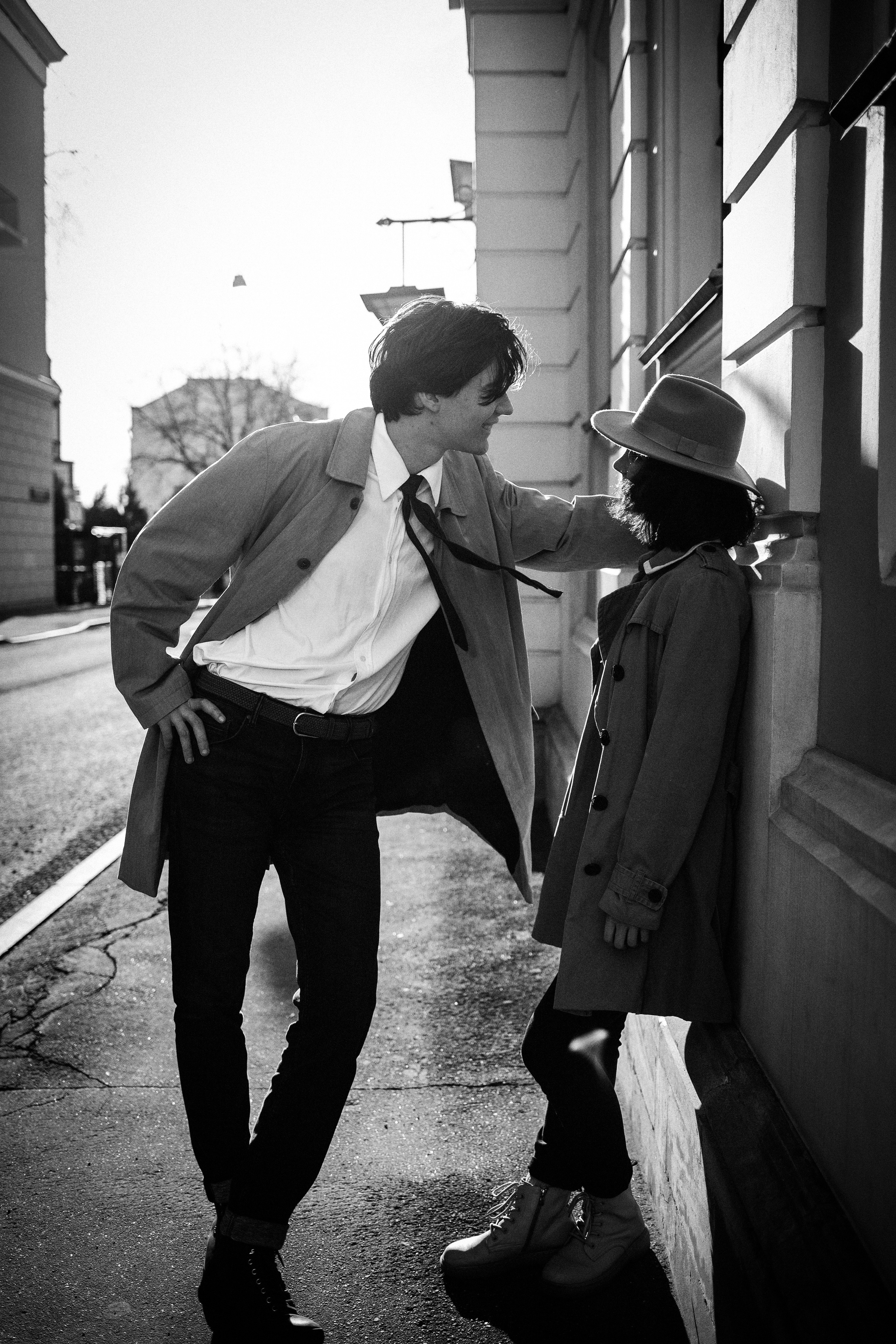 Черно-белое фото влюбленной пары love Story