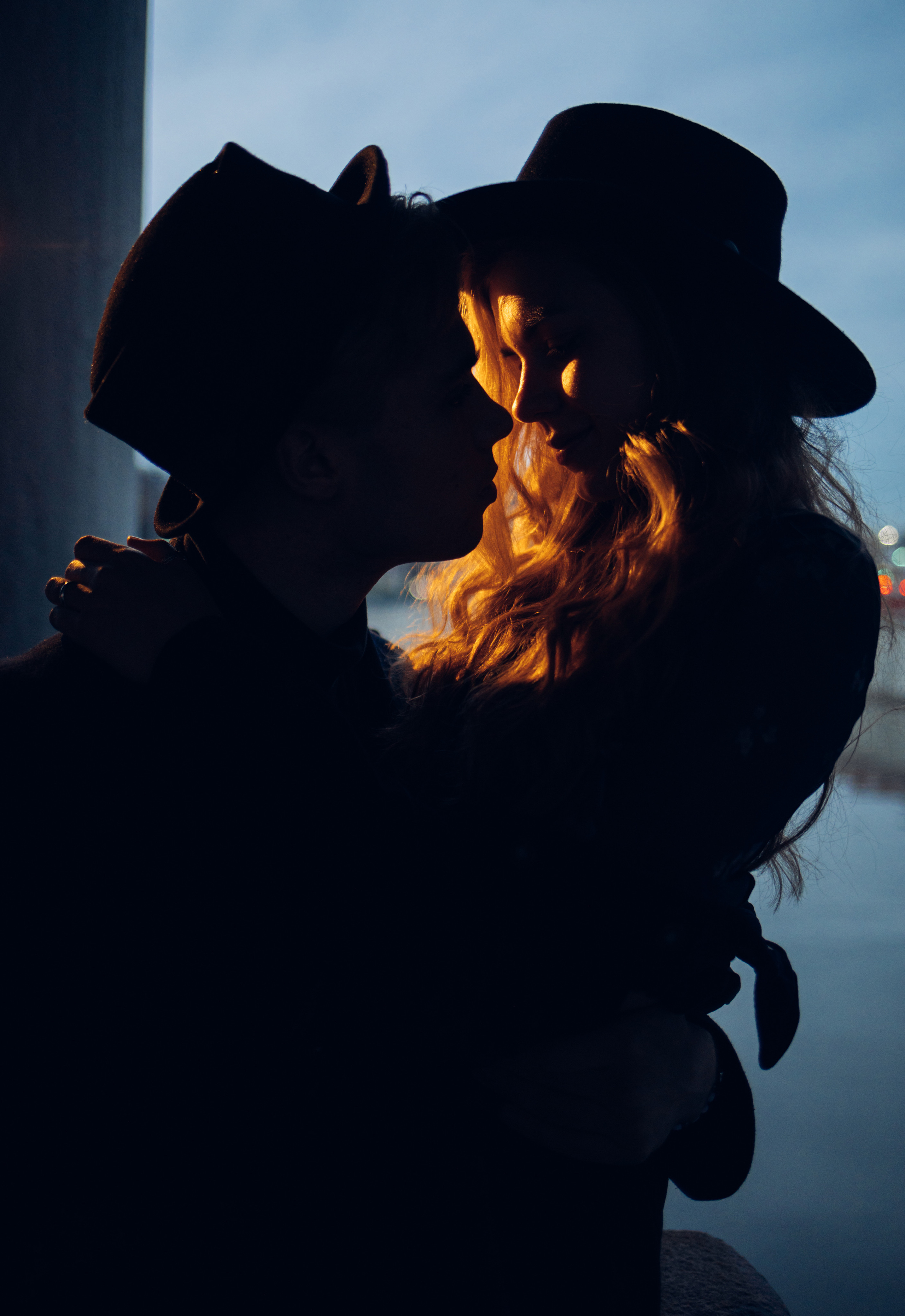 Фотосессия влюбленной пары на набережной реки Яузы