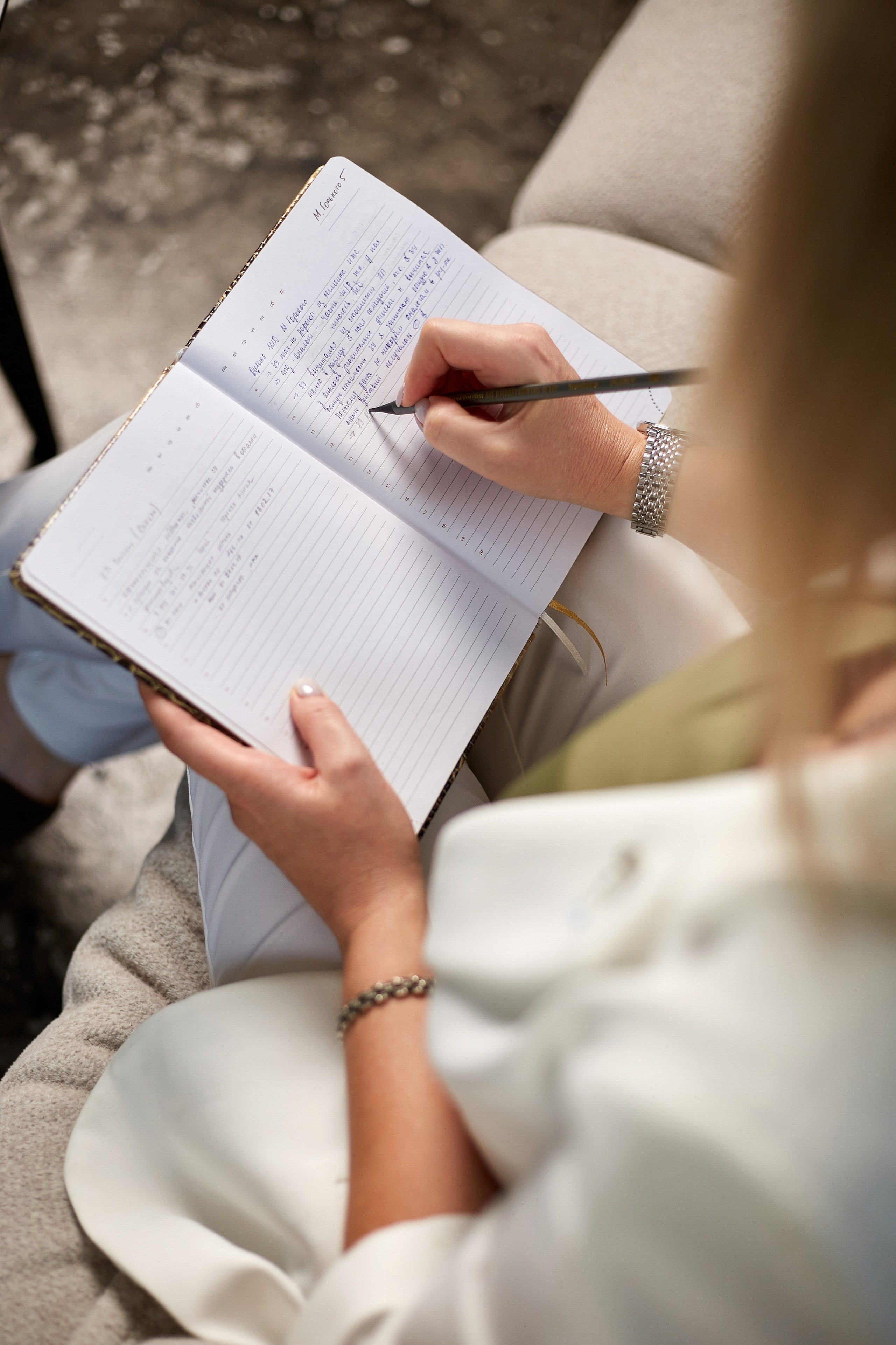 Бизнес-портрет в студии (Пенза) — профессиональная фотосессия для личного бренда и резюме. Деловой портрет в Пензе — фотосъемка для LinkedIn, сайта компании и соцсетей. Профессиональный бизнес-портрет в Пензе — фотосессия в деловом стиле с ретушью. Корпоративный портрет в Пензе — студийная съемка для предпринимателей и компаний. Фото для резюме и делового профиля (Пенза) — строгий стиль, естественный свет, профессиональная обработка.