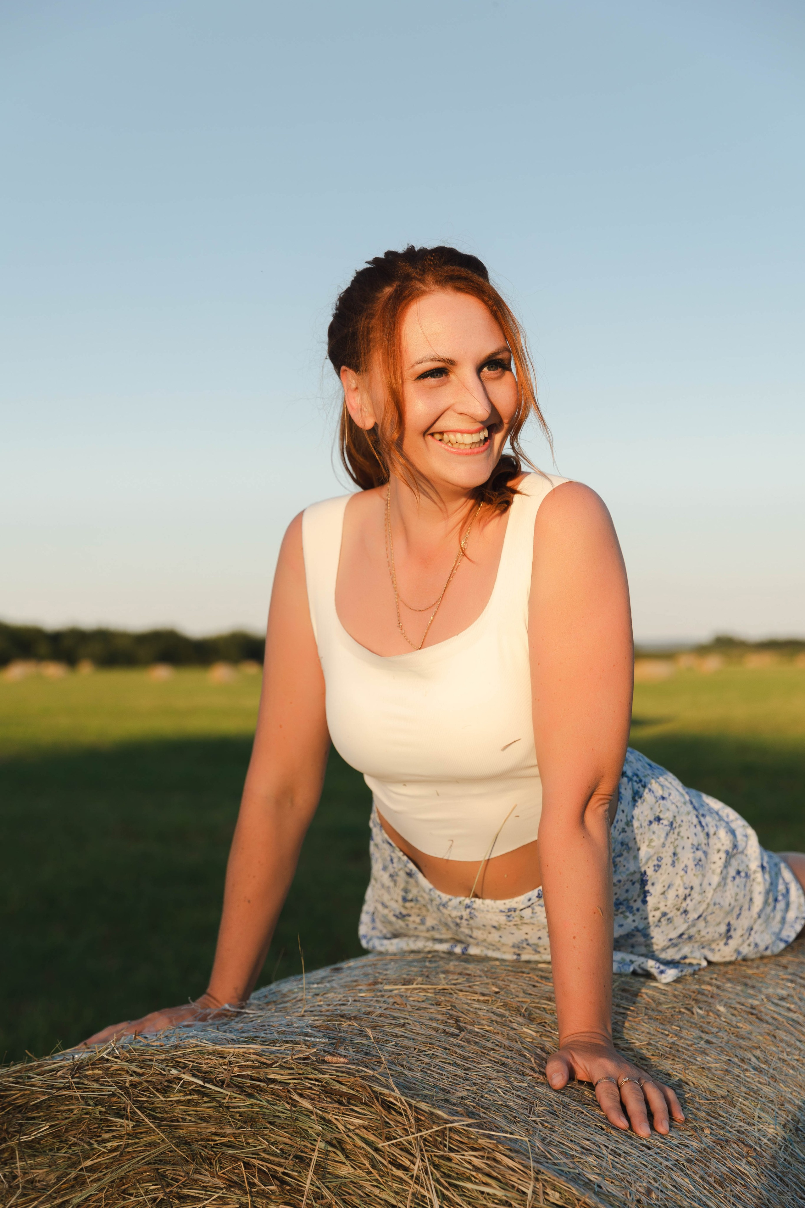 Молодость — это танцевать с бокалом. Свадебный и семейный фотограф в Карелии