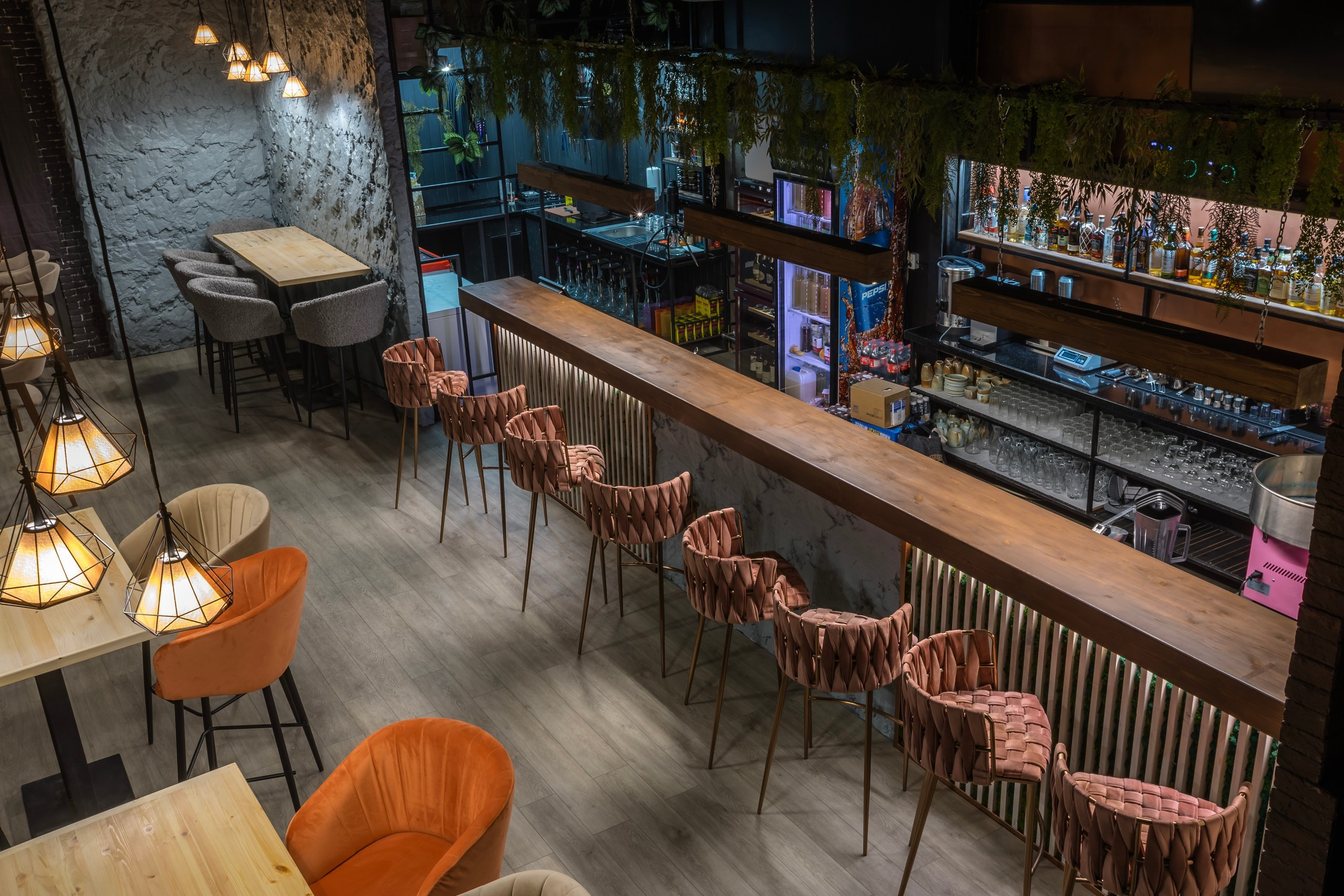 Интерьер. Нижний зал. ШОТНАЯ бар вдохновения в Магадане