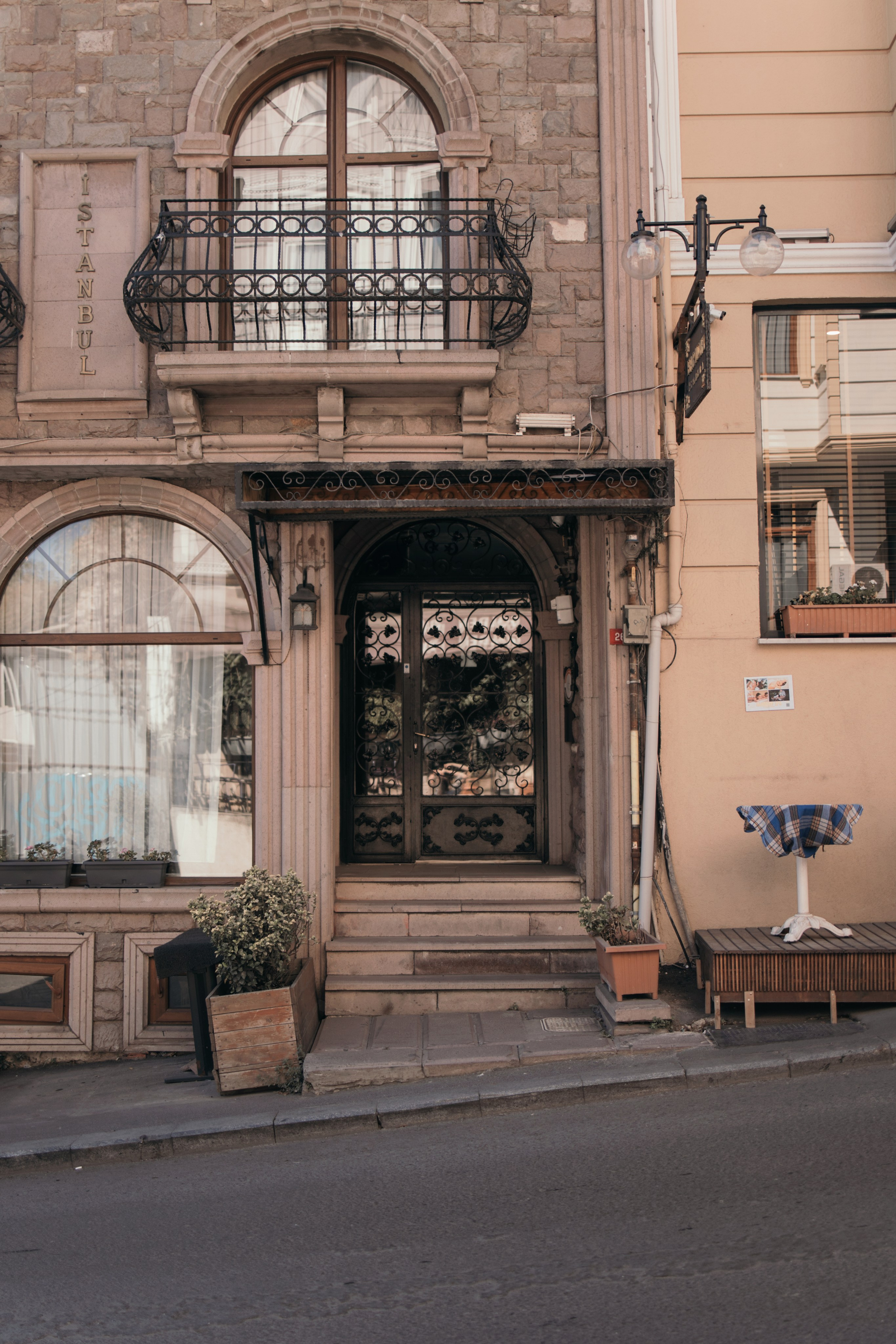 Street photo. Photographer in Turkey — Dari N