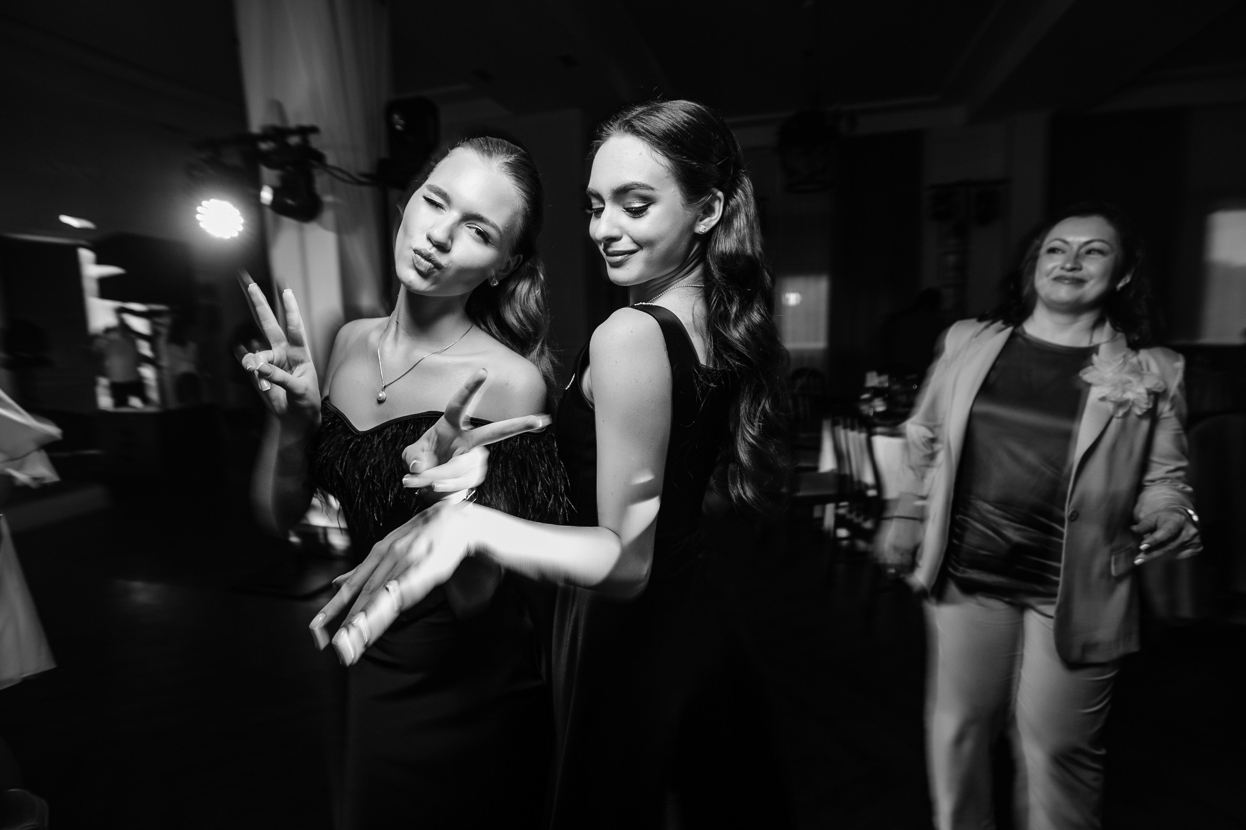 Выпускной Гимназия 1. Роман Урумбаев фотограф Нижневартовск