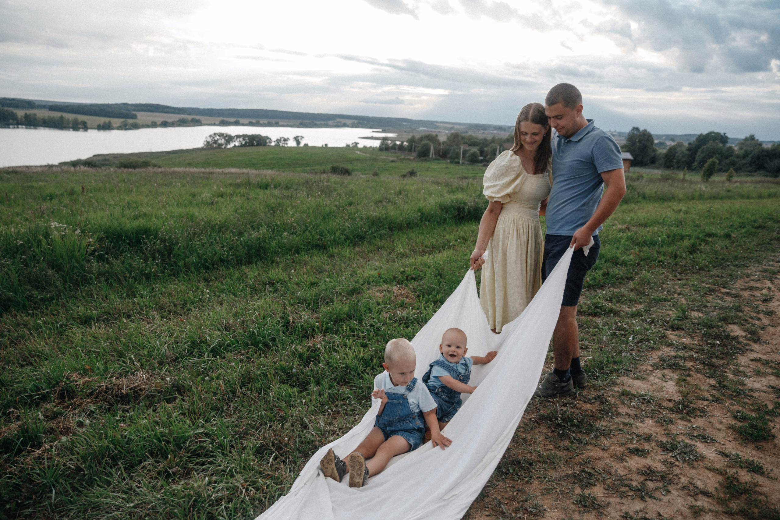 Семейная фотосессия в поле. Фотограф во Владимире Татьяна Бабикова