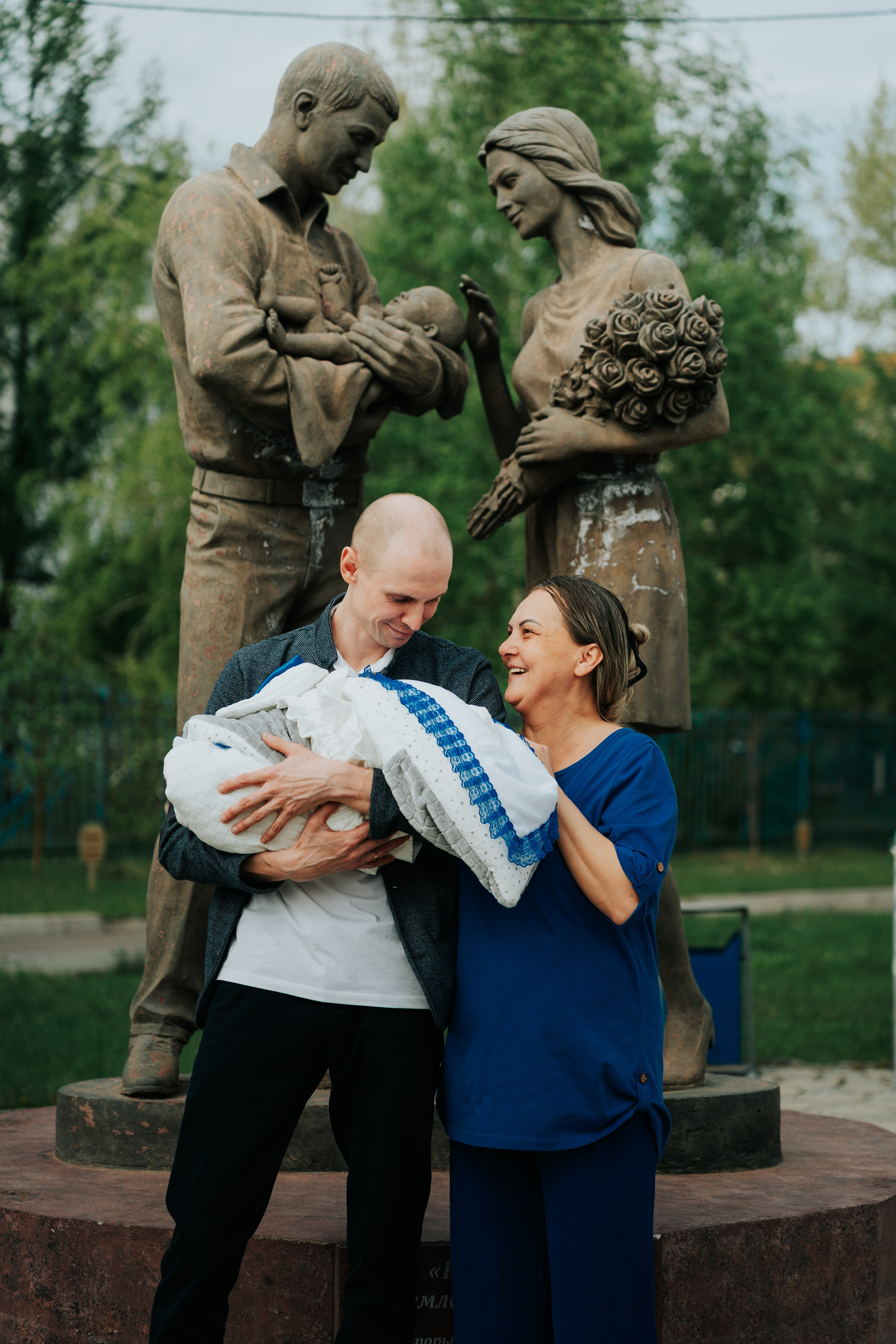 Выписка из роддома: Вадим, Анастасия и сын Руслан. Репортажный фотограф Красноярск