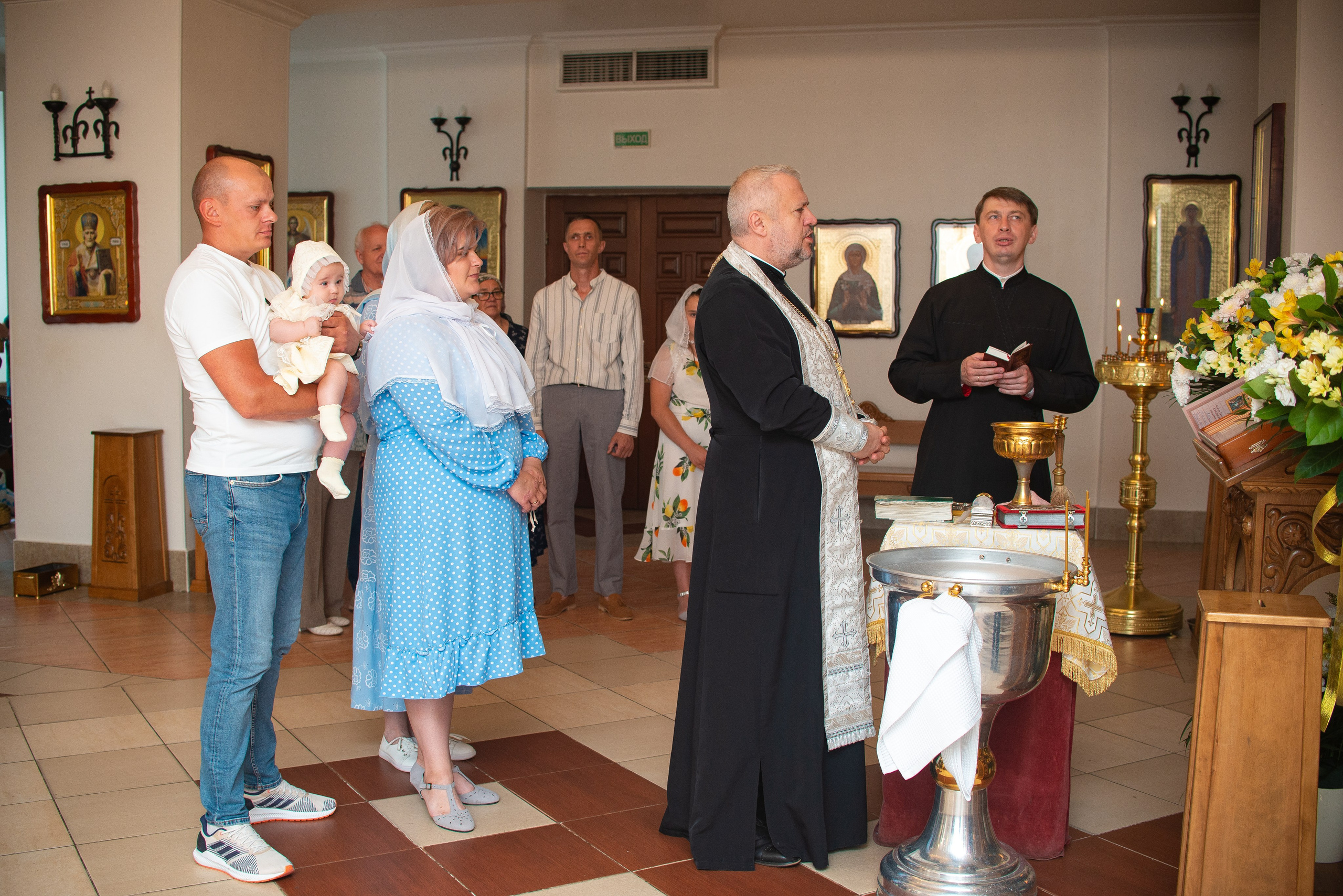 Крещение Машеньки в хр.Преображения Господня. Семейный фотограф на выписку из роддома и крещение Минск Настя Гришук