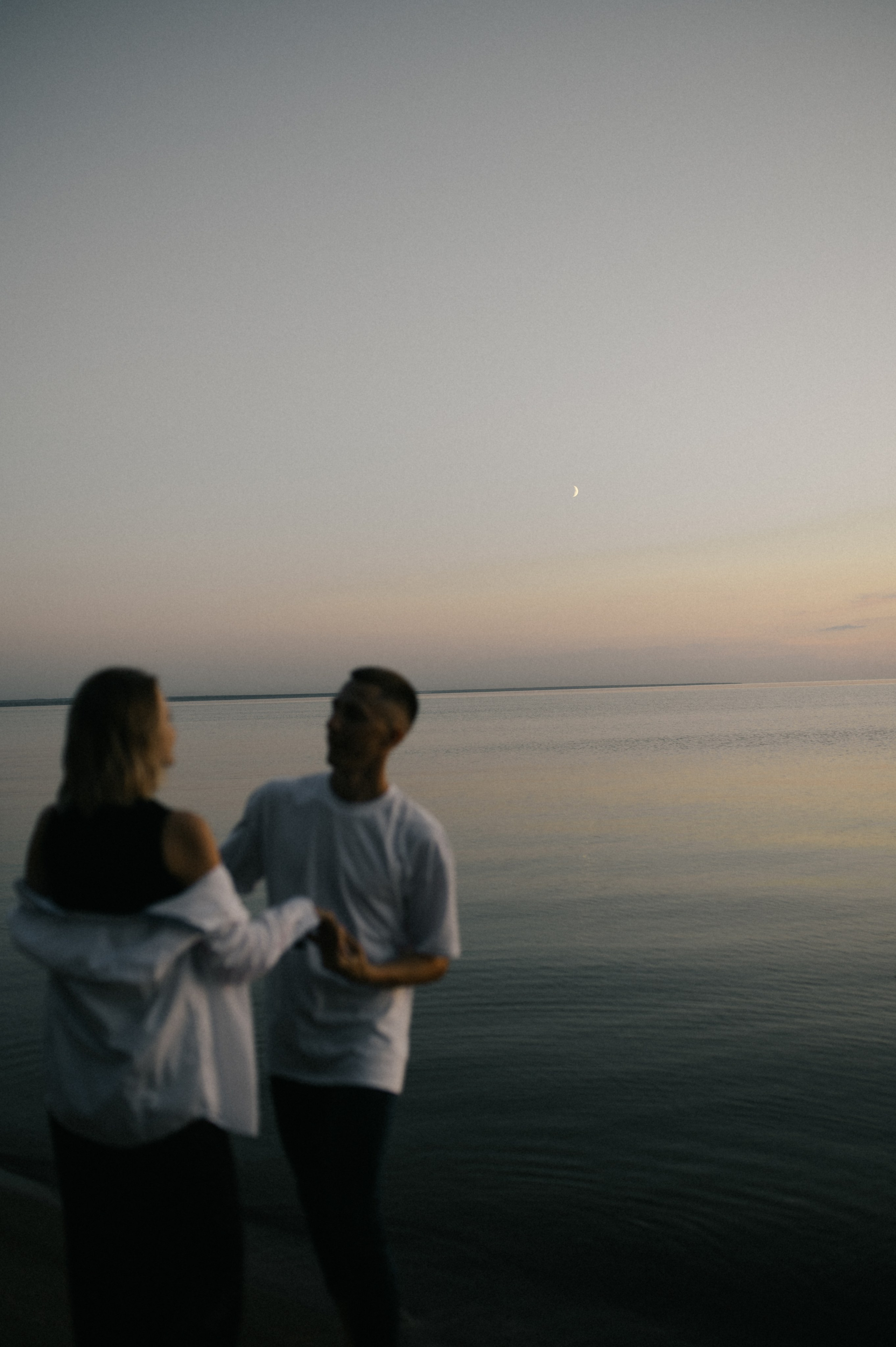 АНДРЕЙ И ЛИЛЯ/ СЪЕМКА НА БЕРЕГУ БЕРДСКОГО ЗАЛИВА. Семейный фотограф в Новосибирске Женя Индрикова