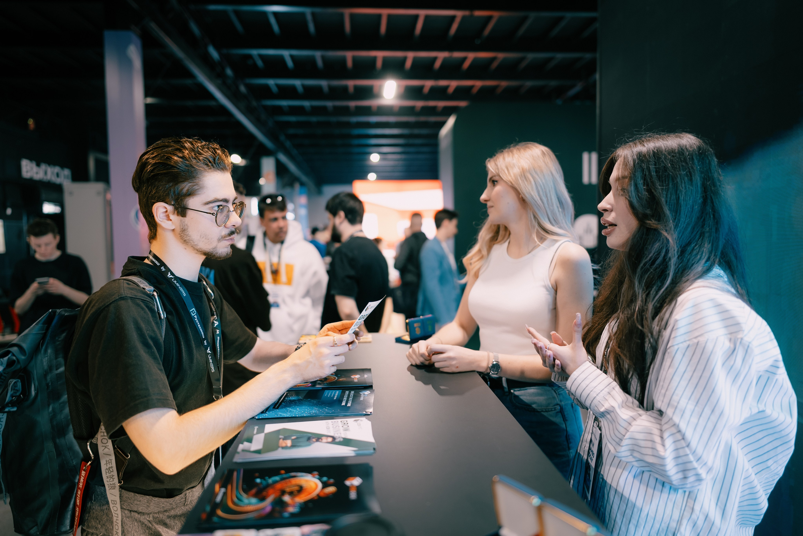 Blockchain Forum 2025. Ilya Foxy — автомобильный фотограф