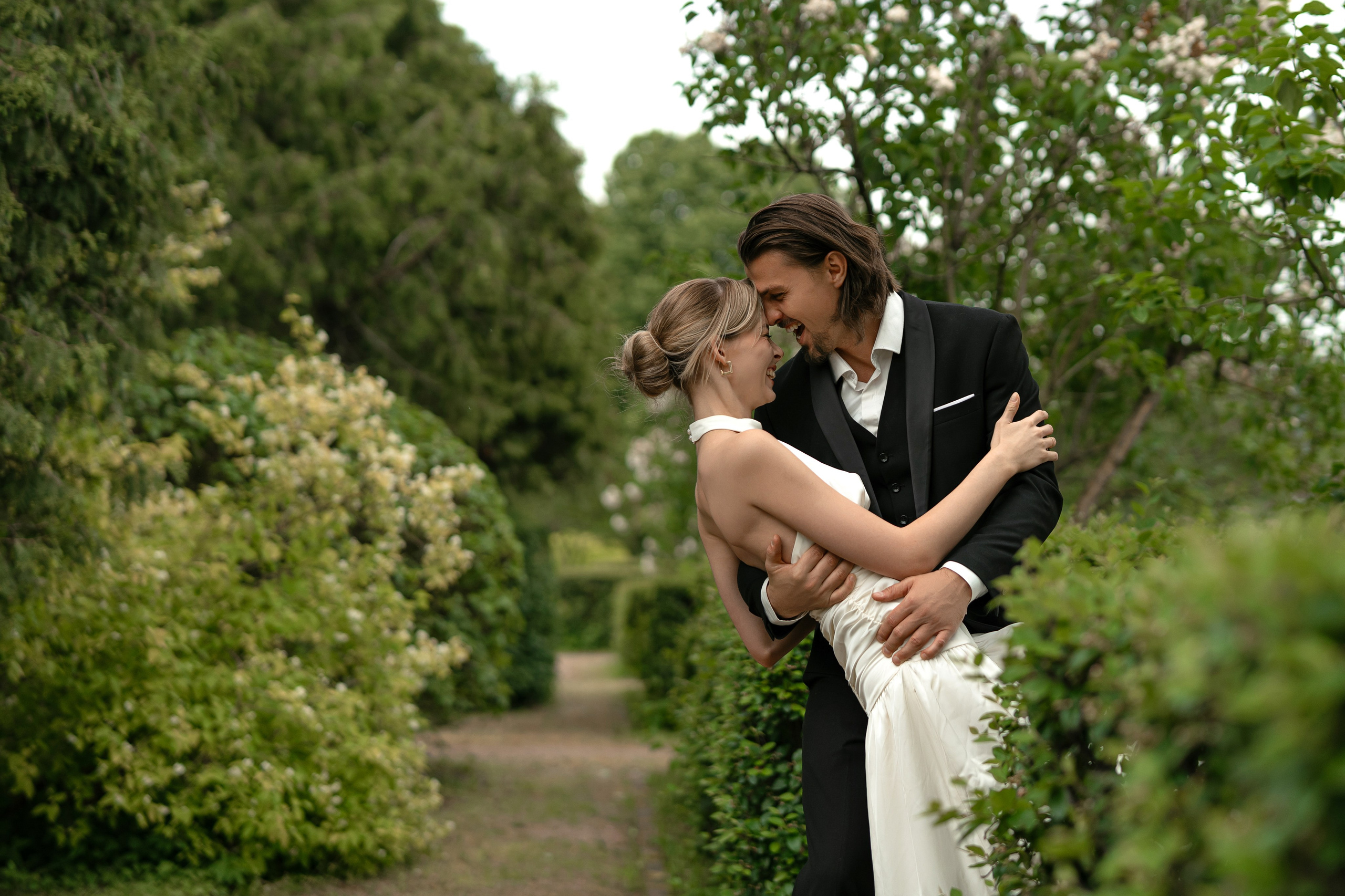 Свадебная прогулка, а парке Сокольники. Фотограф Сергиев Посад / Москва / Дмитров / Дубна