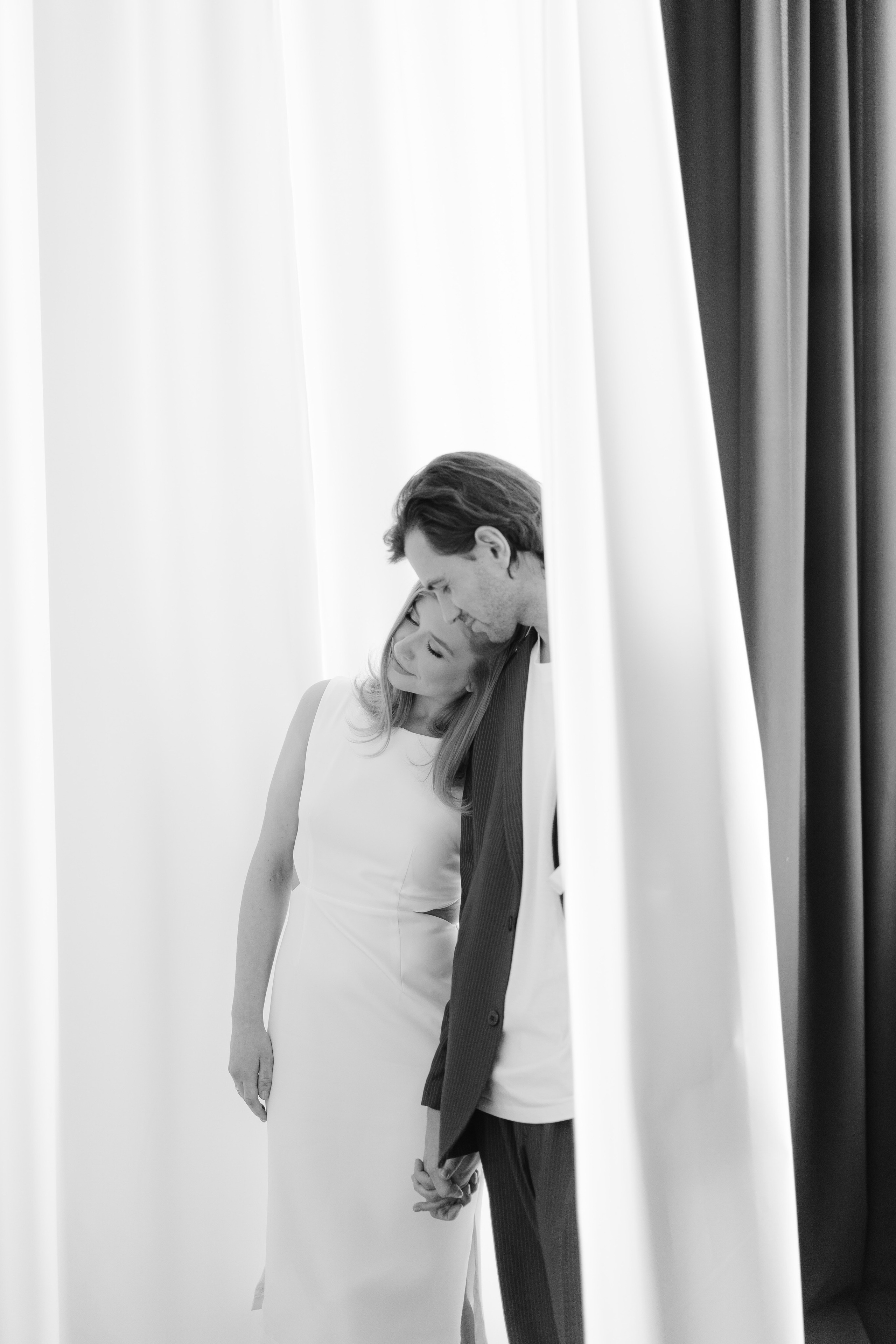 Свадебная фотосессия для двоих в студии, камерная свадьба в Москве