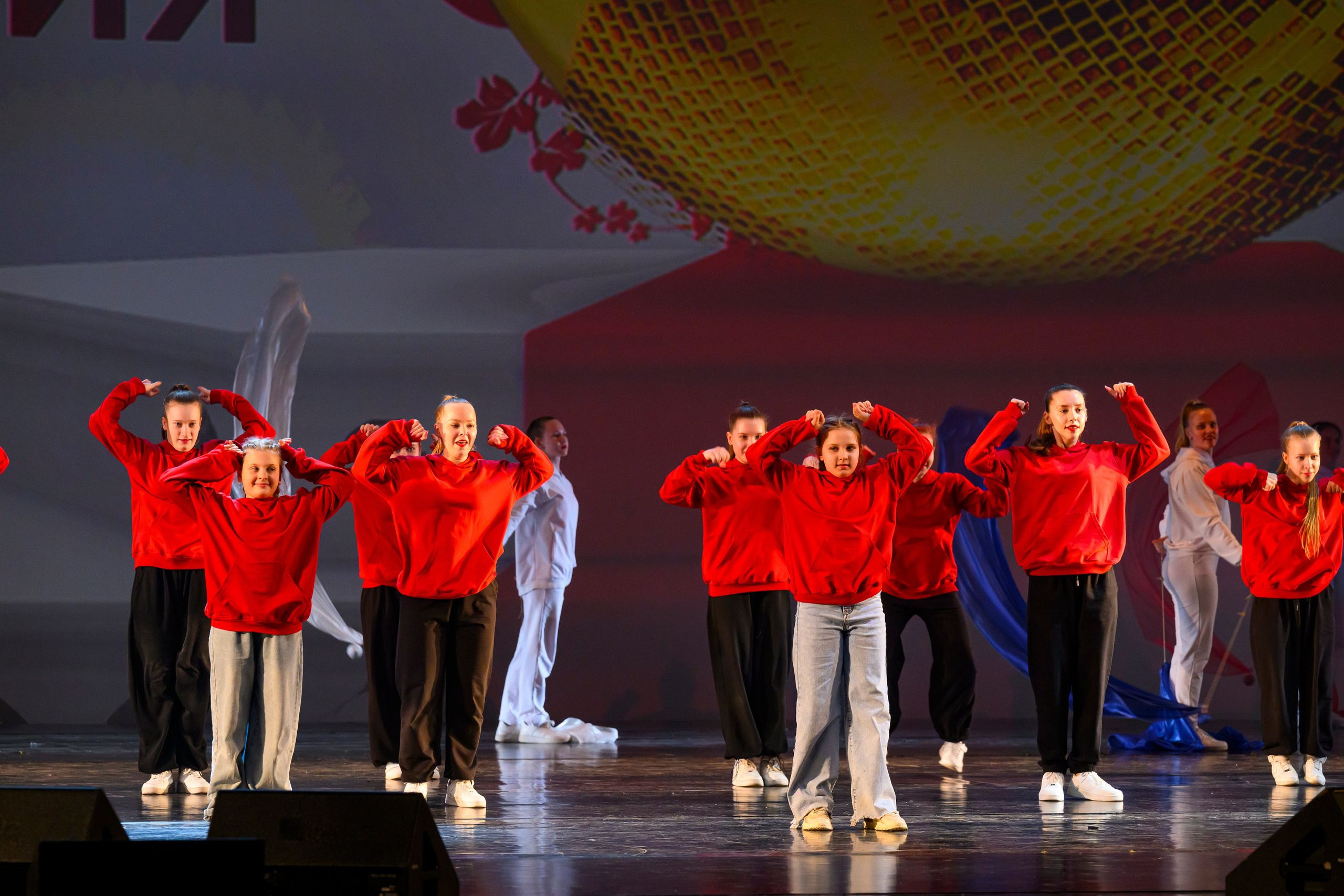 23 апреля, часть 1, БКЗ Октябрьский, г. Санкт-Петербург. Золотое яблочко