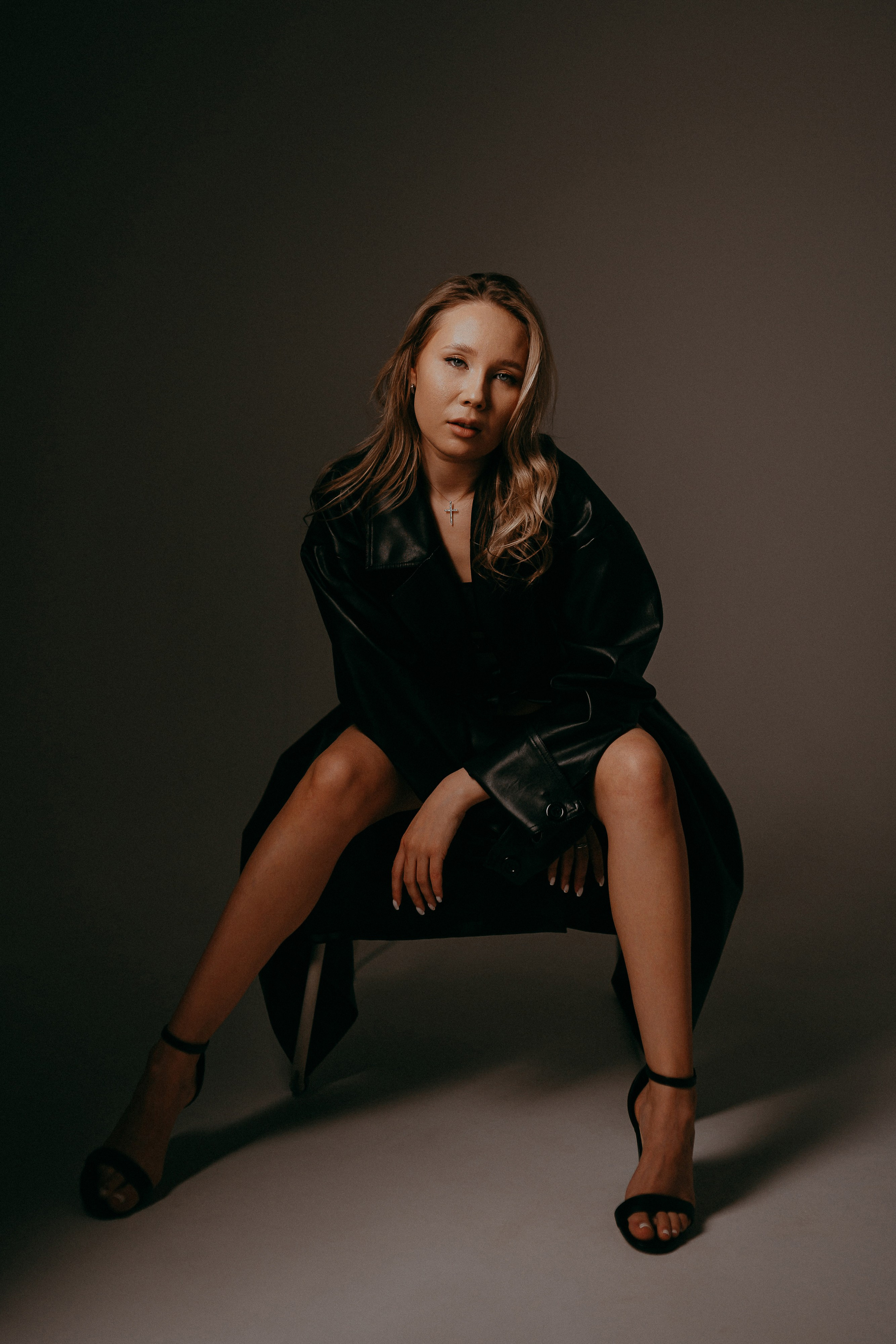 Съёмка в плаще. Фотограф Алексей Кутырёв